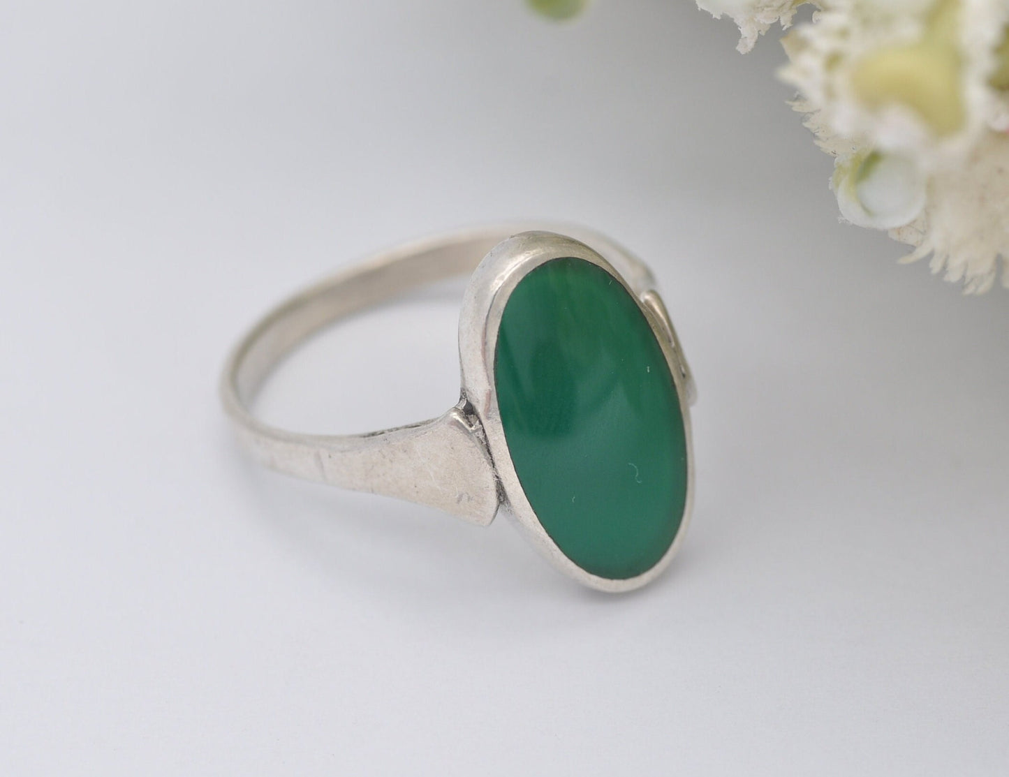 Sterling Silver & Chrysoprase Ring Vintage - Large Oval / Mid-Century Modernist Ring / 925 / Cabochon / UK Size - U 1/2 / US Size - 10 1/4