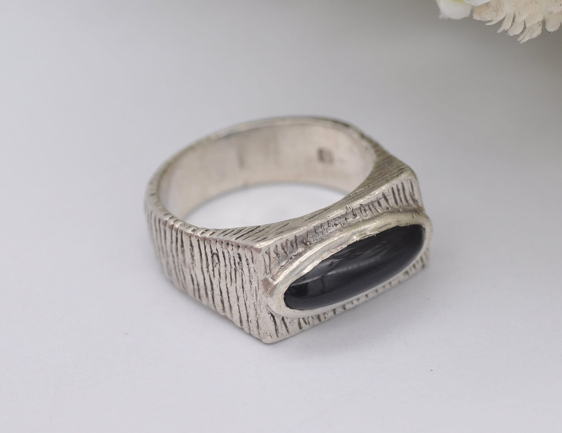 1970s Silver & Onyx Ring - Vintage 1973 Statement / Cabochon / Textured Band / Black Stone / 925 Sterling / UK Size - Q 1/2 US Size - 8 1/2