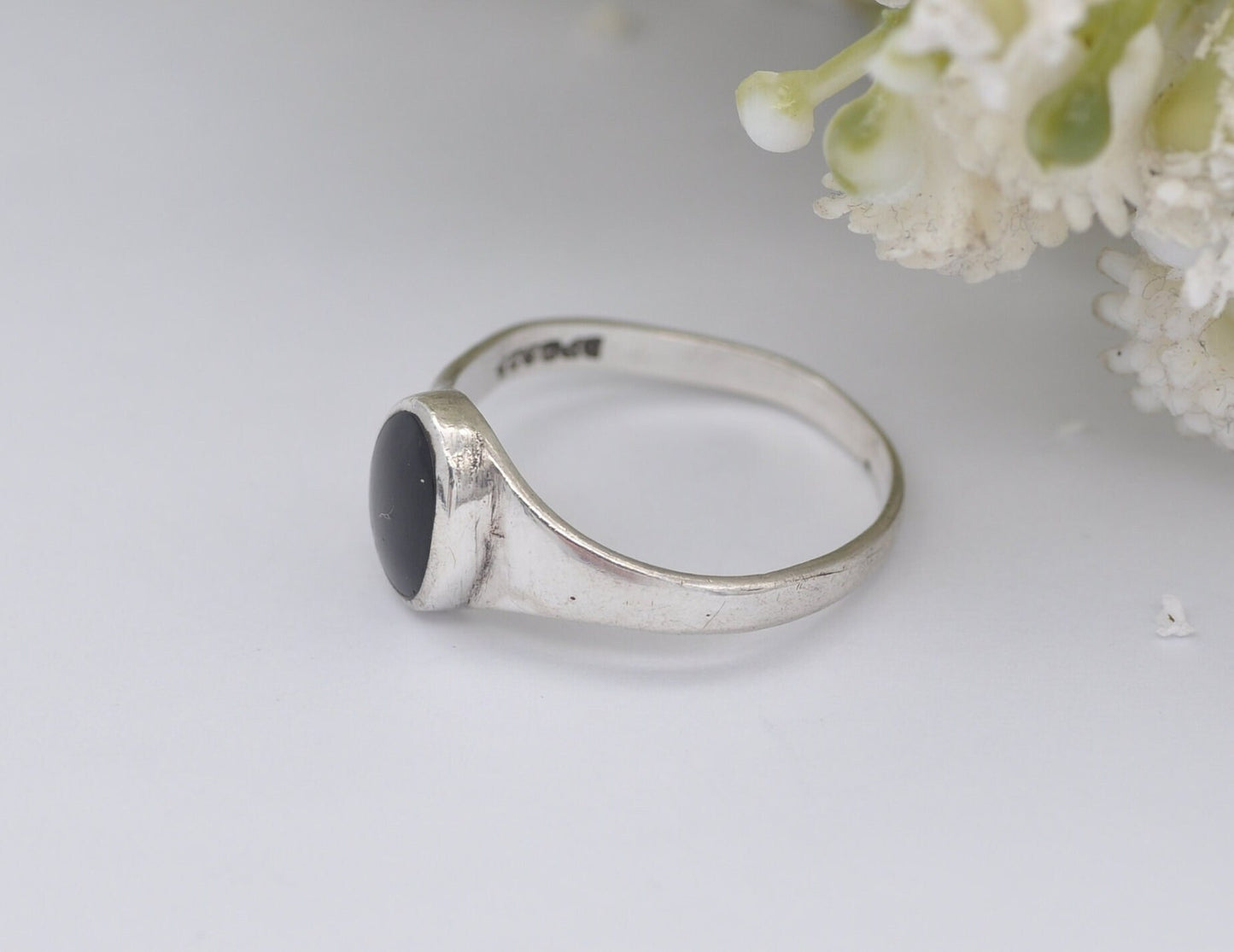 Silver Onyx Signet Ring DPG - 925 Sterling Silver / Vintage Statement / Unisex Ring / Oval Stone / UK Size - M 1/2 / US Size - 6 1/2