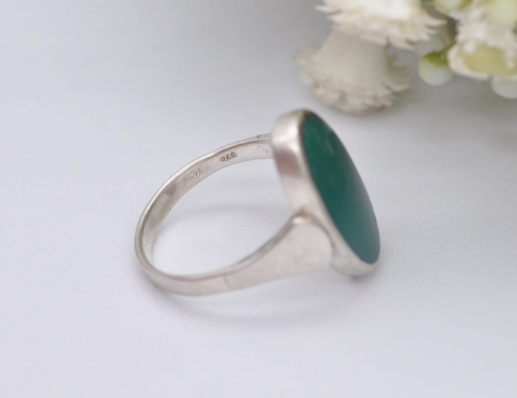 Sterling Silver & Chrysoprase Ring Vintage - Large Oval / Mid-Century Modernist Ring / 925 / Cabochon / UK Size - L 1/2 / US Size - 6