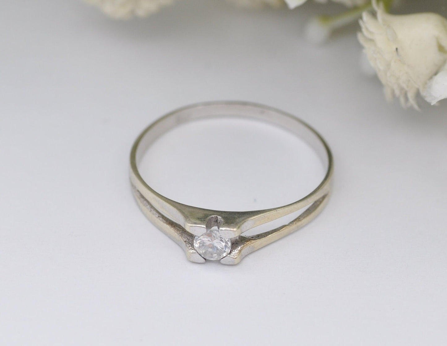 Vintage 9ct Gold and Cubic Zirconia Solitaire Ring - White Gold & CZ / 9K / 375 / Engagement Ring / Split Band / UK Size - Q / US Size - 8