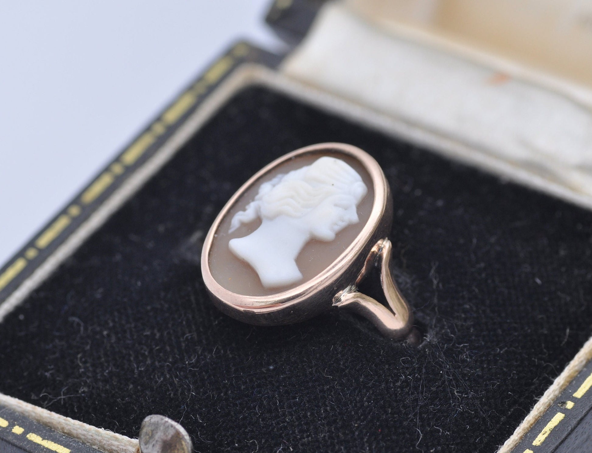 Antique 12ct Gold Cameo Ring - Shell Portrait Face | UK Size - P 1/2 | US Size - 8