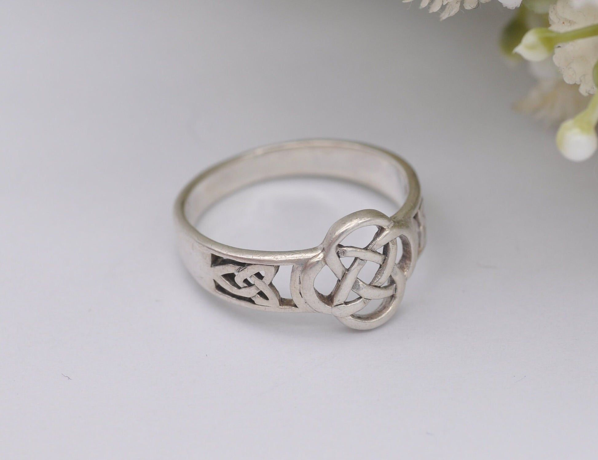 Silver Woven Celtic Knot Ring - Openwork Knotted Band / Vintage Jewellery 925 Sterling / Everyday / Unisex / UK Size - P 1/2 / US Size - 8