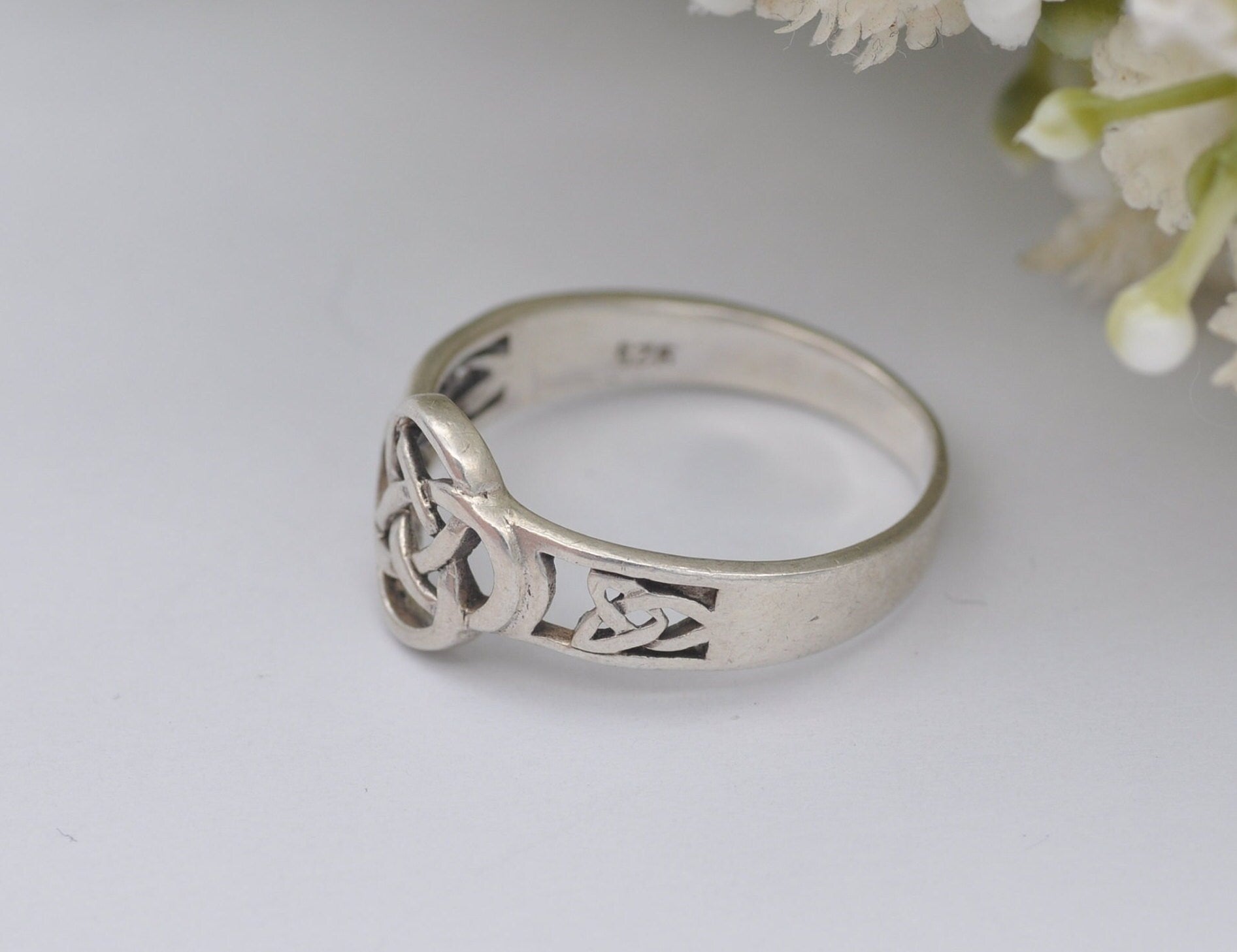 Silver Woven Celtic Knot Ring - Openwork Knotted Band / Vintage Jewellery 925 Sterling / Everyday / Unisex / UK Size - P 1/2 / US Size - 8