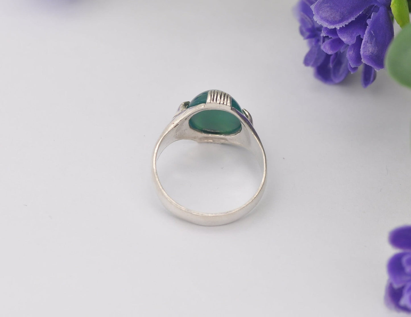 Sterling Silver & Chrysoprase Ring Vintage - Claw Set Gemstone / Mid-Century Modernist / 925 / Cabochon / UK Size - N / US Size - 6 3/4