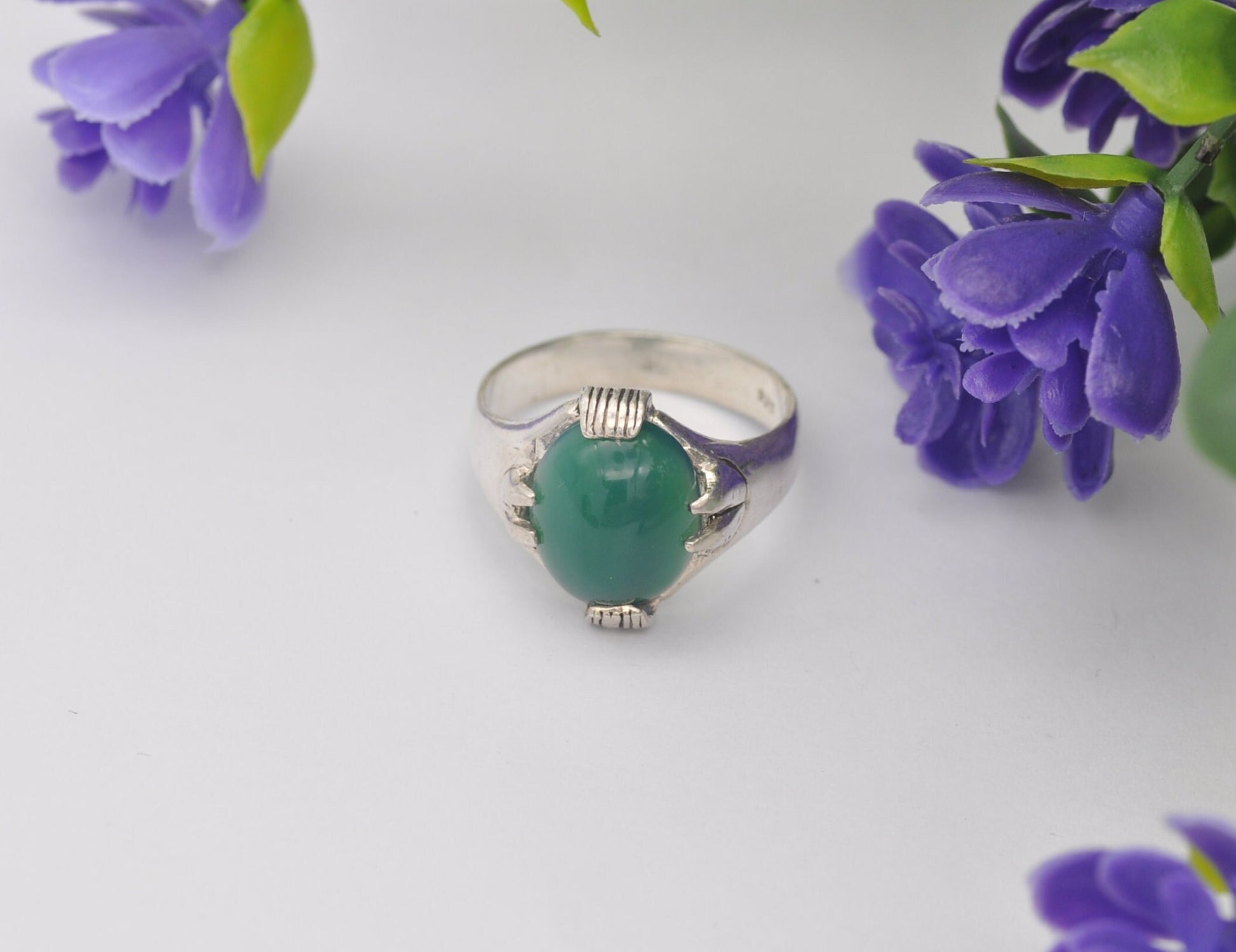 Sterling Silver & Chrysoprase Ring Vintage - Claw Set Gemstone / Mid-Century Modernist / 925 / Cabochon / UK Size - N / US Size - 6 3/4