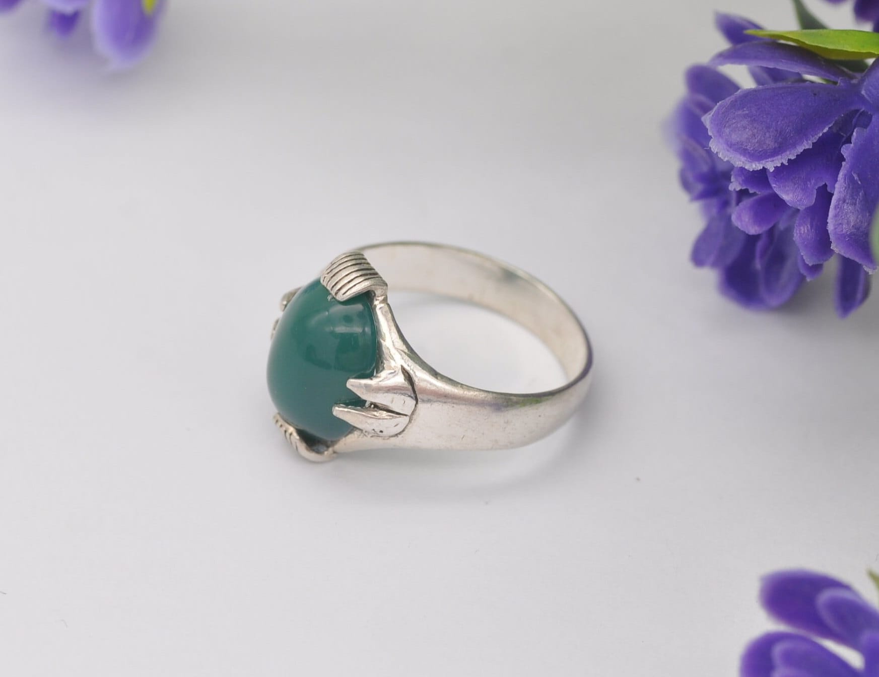 Sterling Silver & Chrysoprase Ring Vintage - Claw Set Gemstone / Mid-Century Modernist / 925 / Cabochon / UK Size - N / US Size - 6 3/4