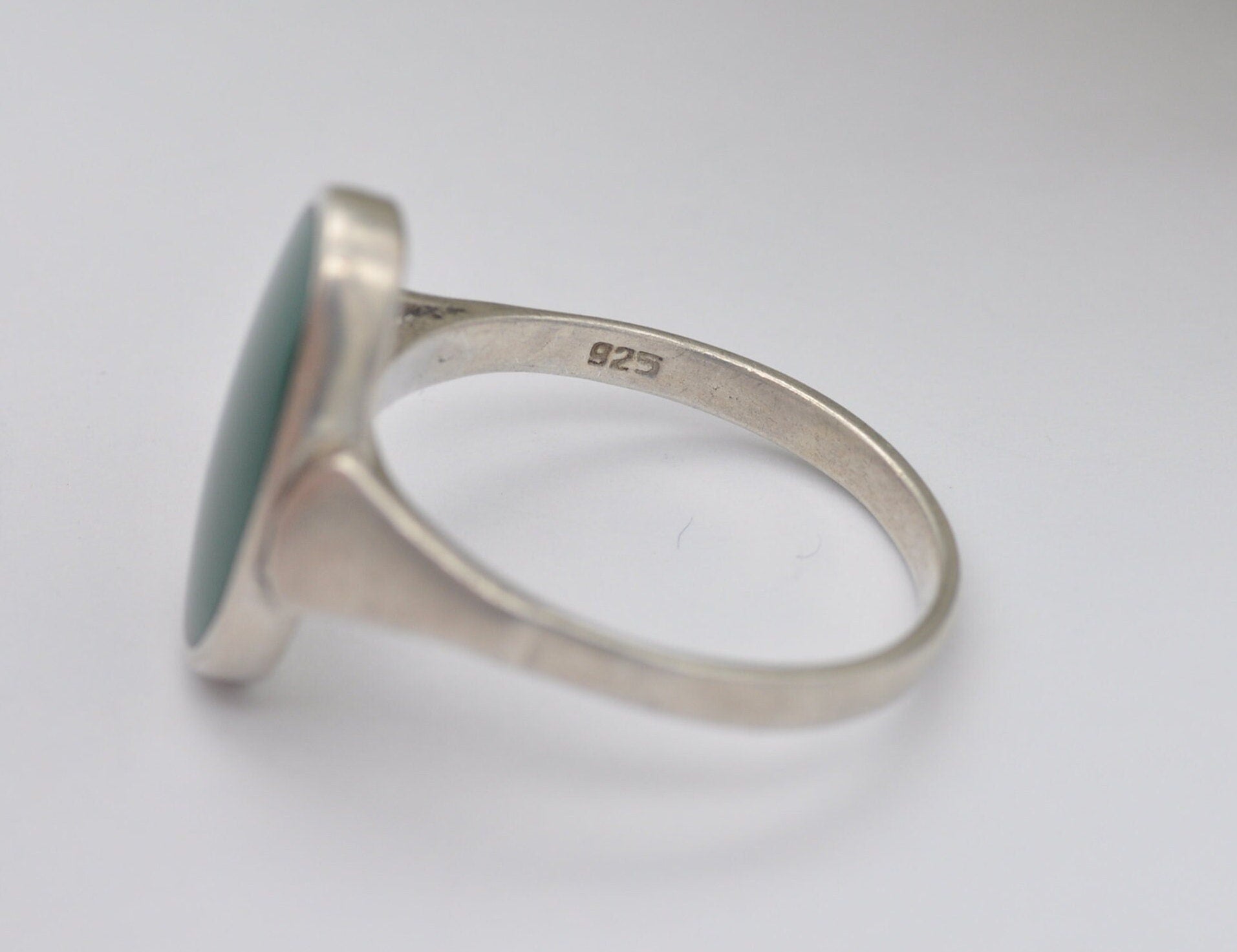 Sterling Silver & Chrysoprase Ring Vintage - Large Oval / Mid-Century Modernist Ring / 925 / Cabochon / UK Size - U 1/2 / US Size - 10 1/4