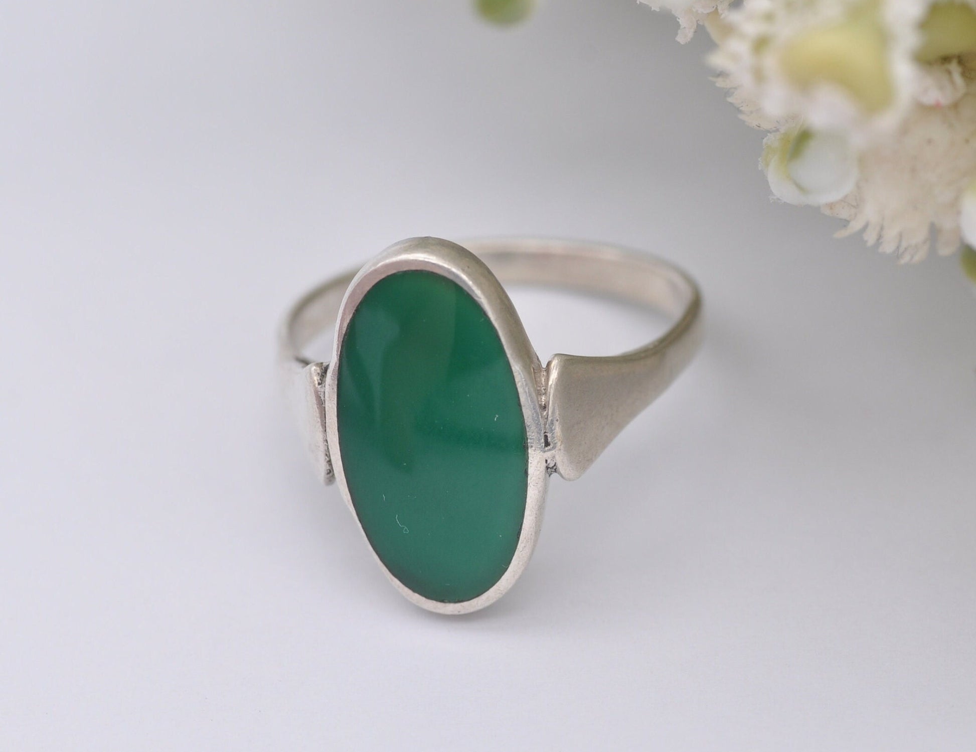 Sterling Silver & Chrysoprase Ring Vintage - Large Oval / Mid-Century Modernist Ring / 925 / Cabochon / UK Size - U 1/2 / US Size - 10 1/4