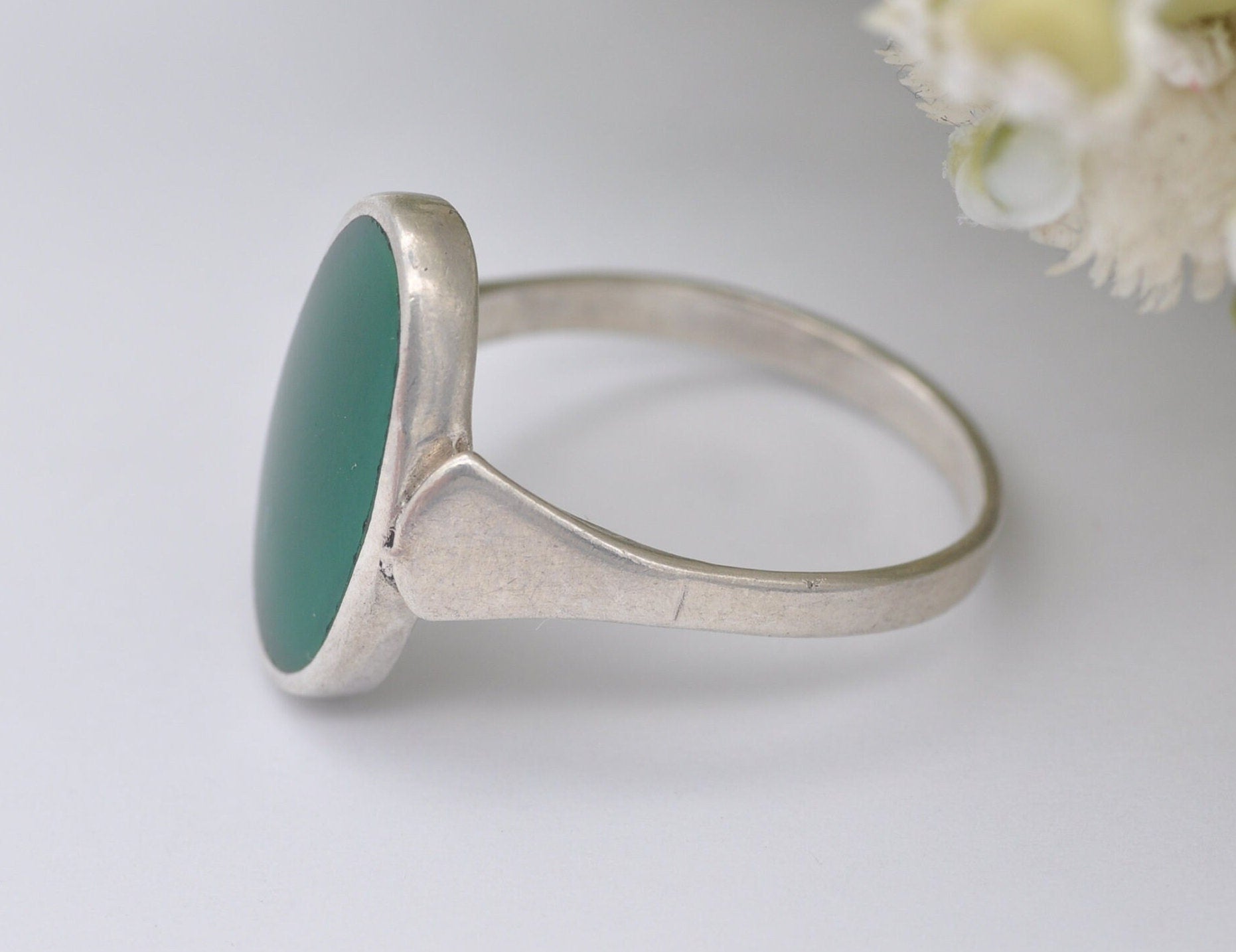 Sterling Silver & Chrysoprase Ring Vintage - Large Oval / Mid-Century Modernist Ring / 925 / Cabochon / UK Size - U 1/2 / US Size - 10 1/4