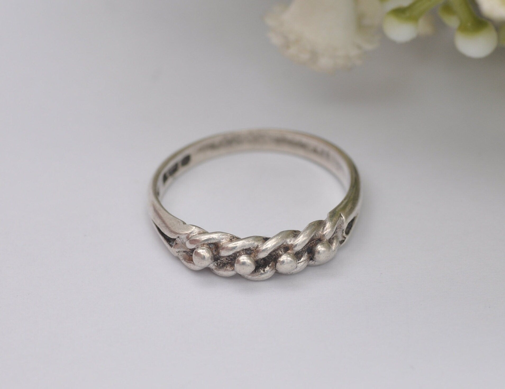 Small Silver Keeper Ring Vintage 1979 - Ball and Knot Links / Woven Band Ring / Minimalist / 925 Sterling / UK Size - P / US Size - 7 1/2