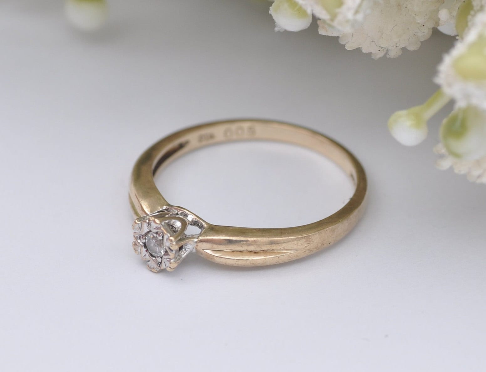 Vintage 9ct Gold and Diamond Solitaire Ring