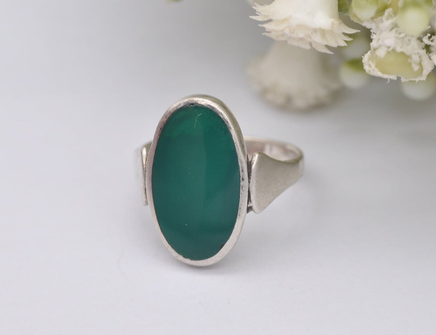 Sterling Silver & Chrysoprase Ring Vintage - Large Oval / Mid-Century Modernist Ring / 925 / Cabochon / UK Size - L 1/2 / US Size - 6