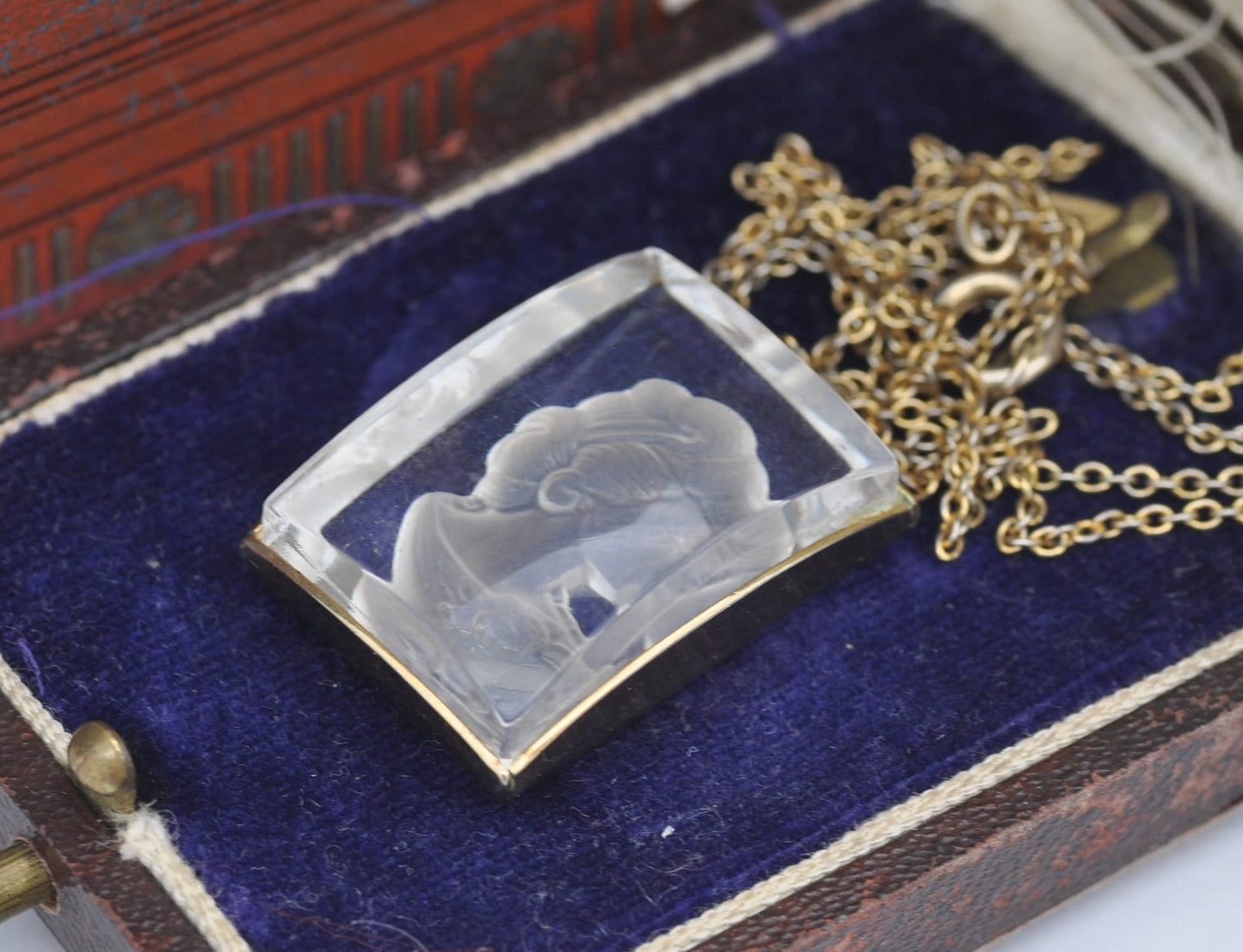 Vintage Sarah Coventry Reverse Carved Cameo Pendant Necklace