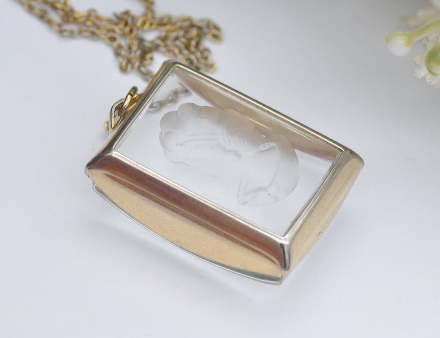 Vintage Sarah Coventry Reverse Carved Cameo Pendant Necklace