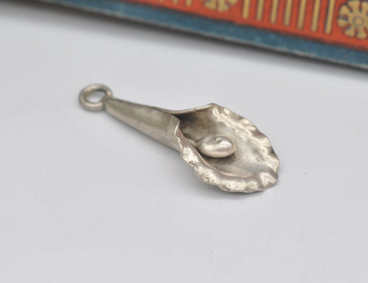 Vintage Sterling Silver Calla Lily Pendant - Hammered Silver / Handcrafted