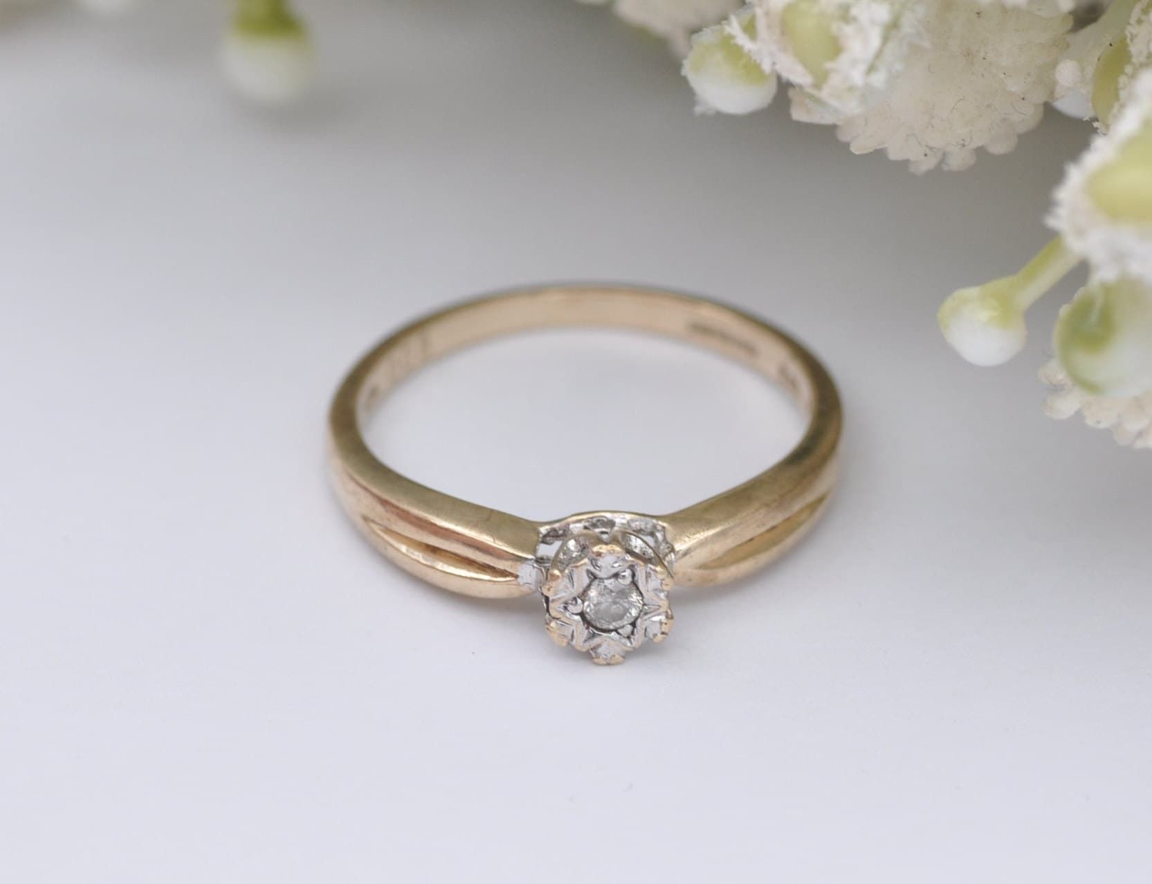 Vintage 9ct Gold and Diamond Solitaire Ring