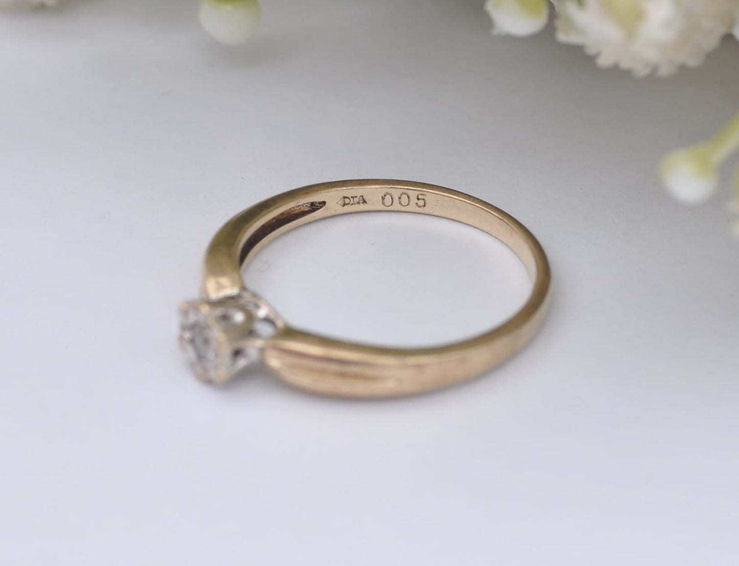 Vintage 9ct Gold and Diamond Solitaire Ring