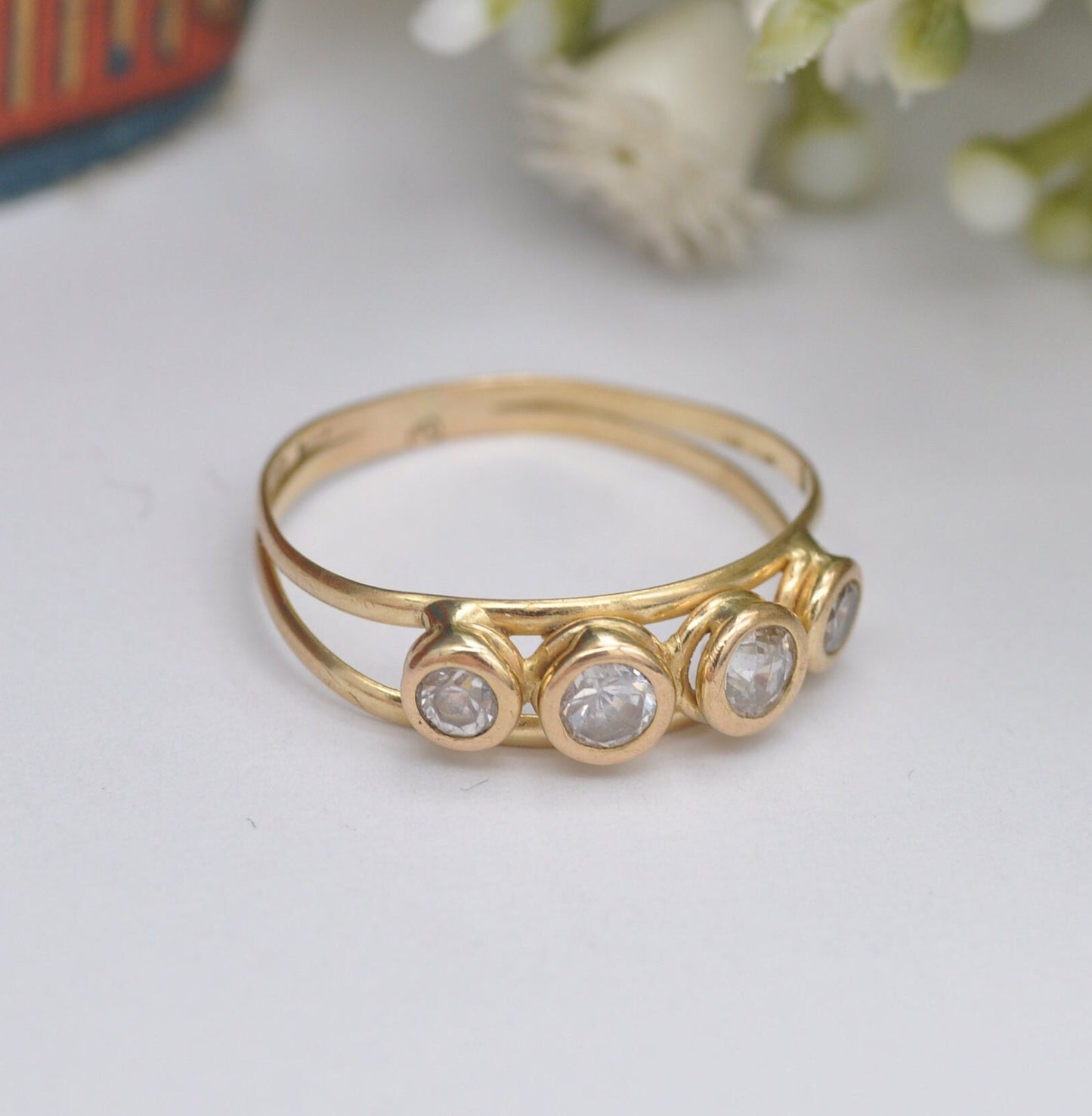 Vintage 18ct Gold Four Stone Split Band Ring