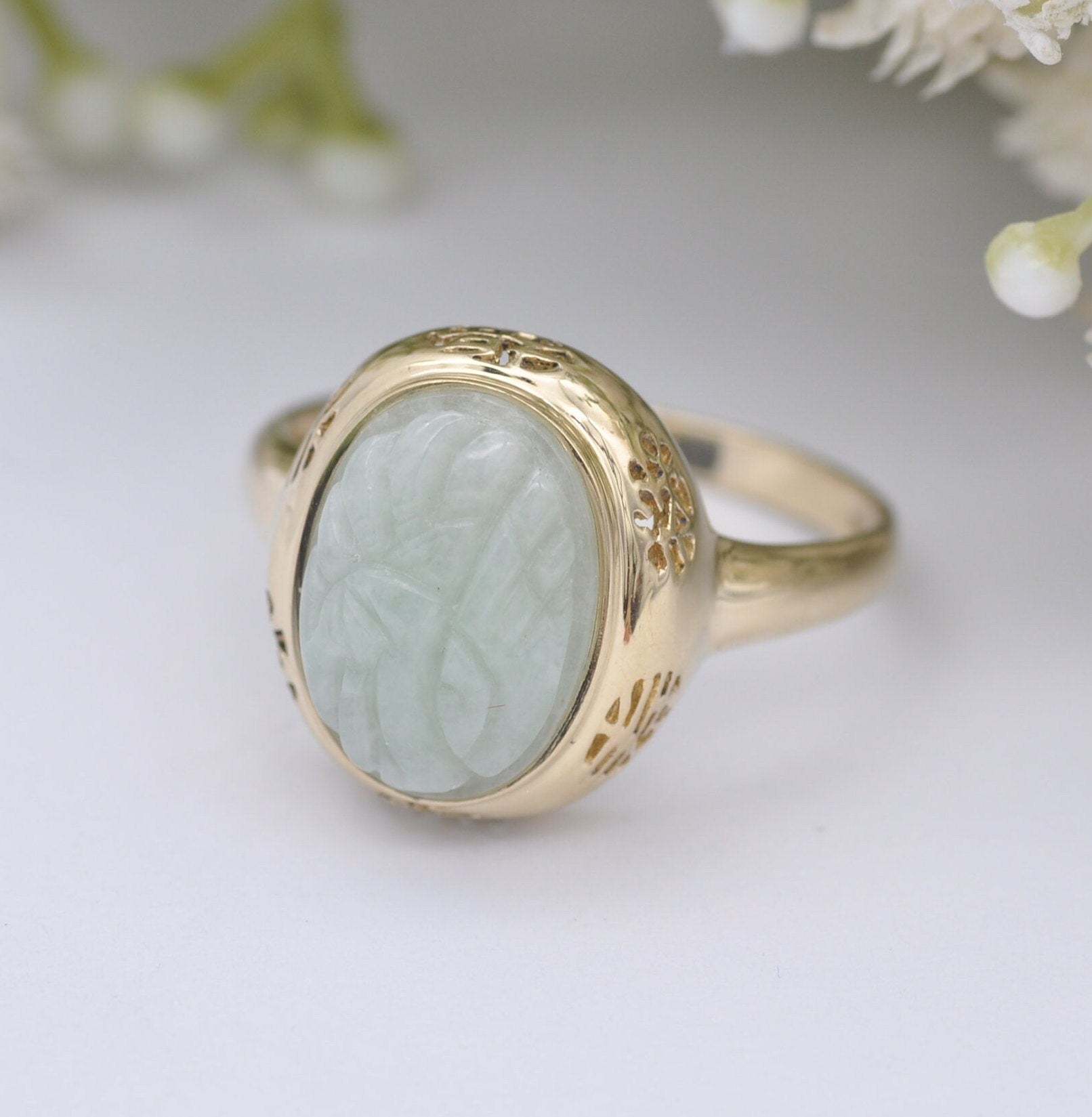 Chinese 14ct Gold Carved Jade Ring