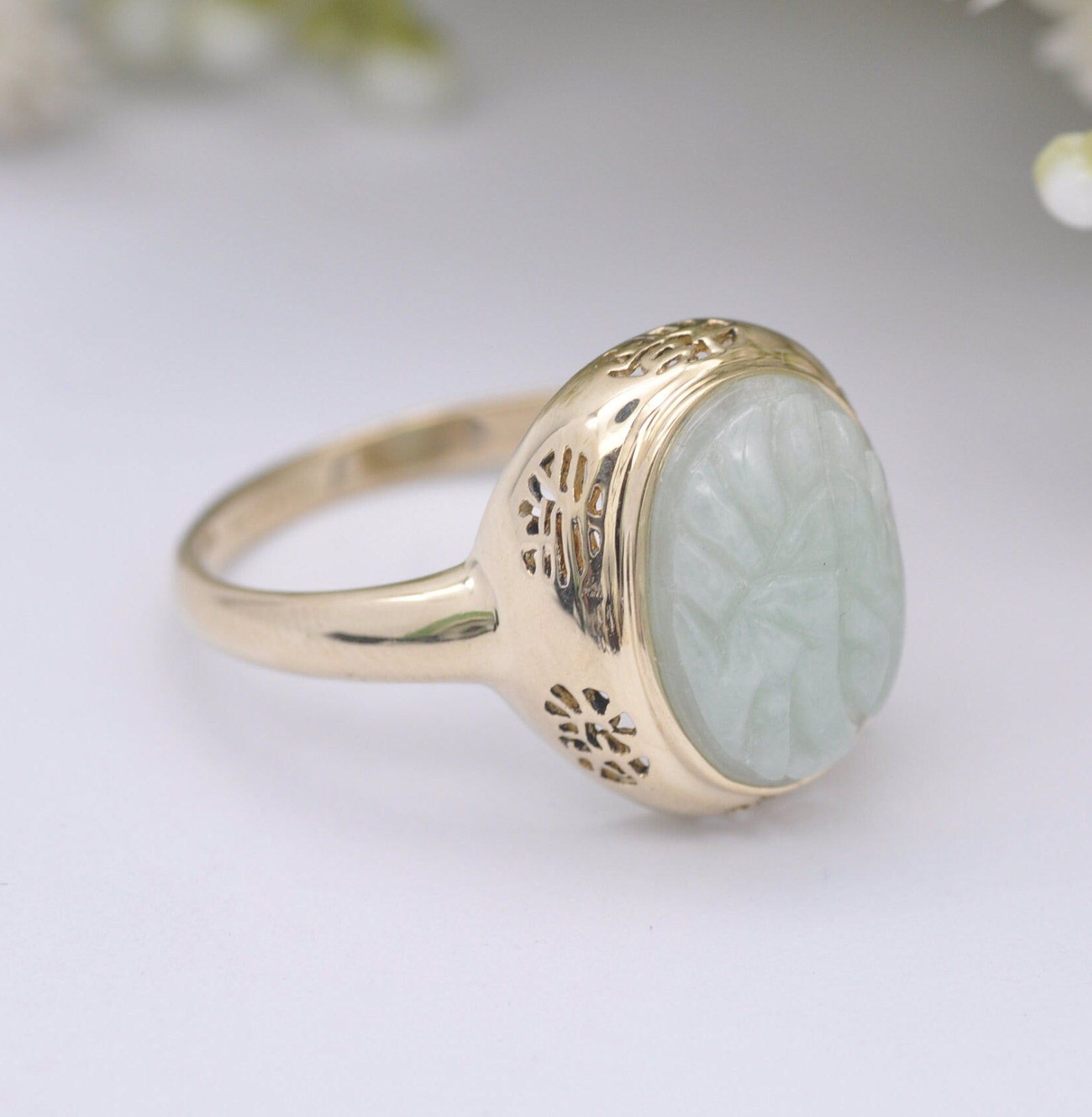 Chinese 14ct Gold Carved Jade Ring