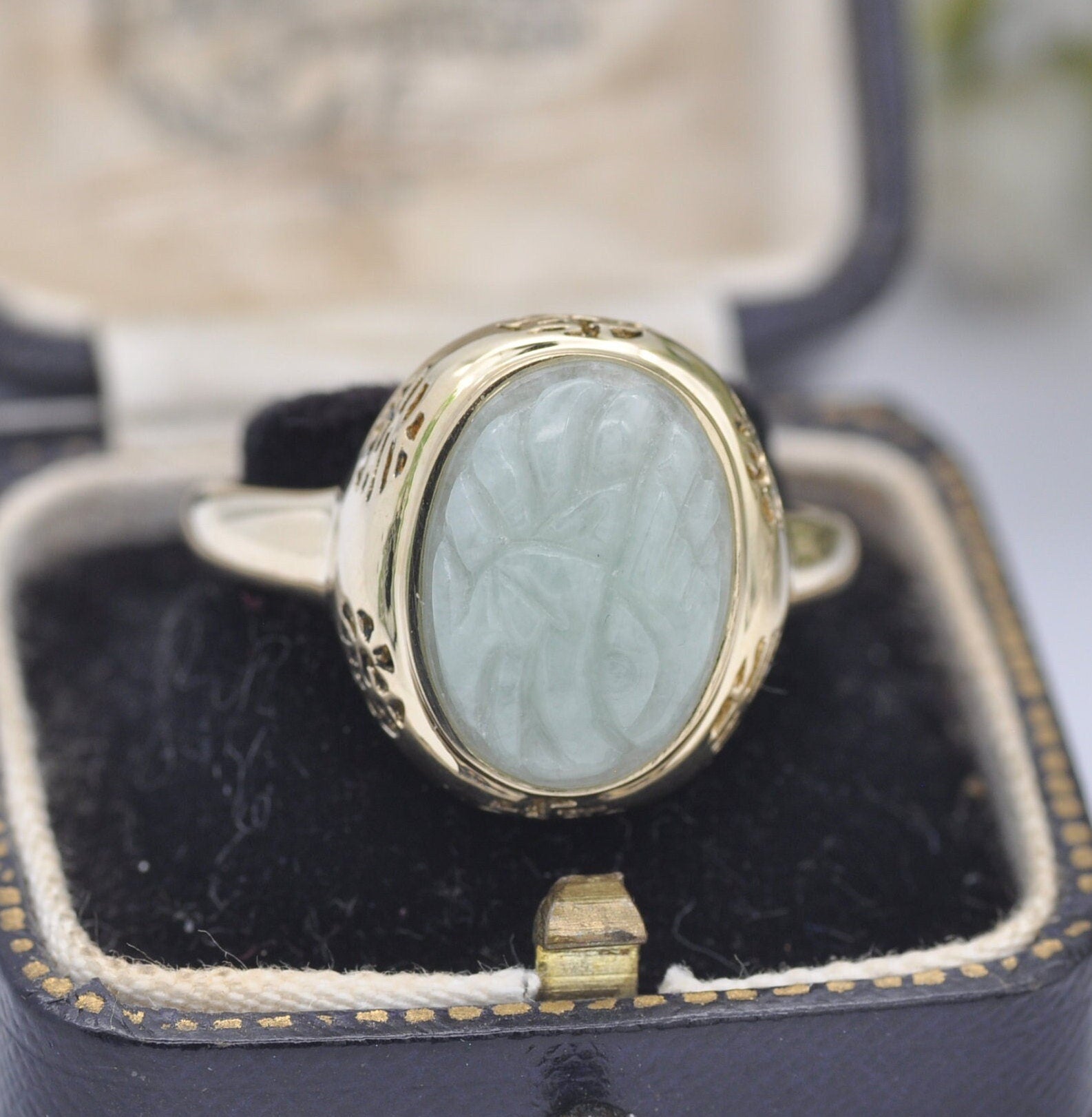 Chinese 14ct Gold Carved Jade Ring