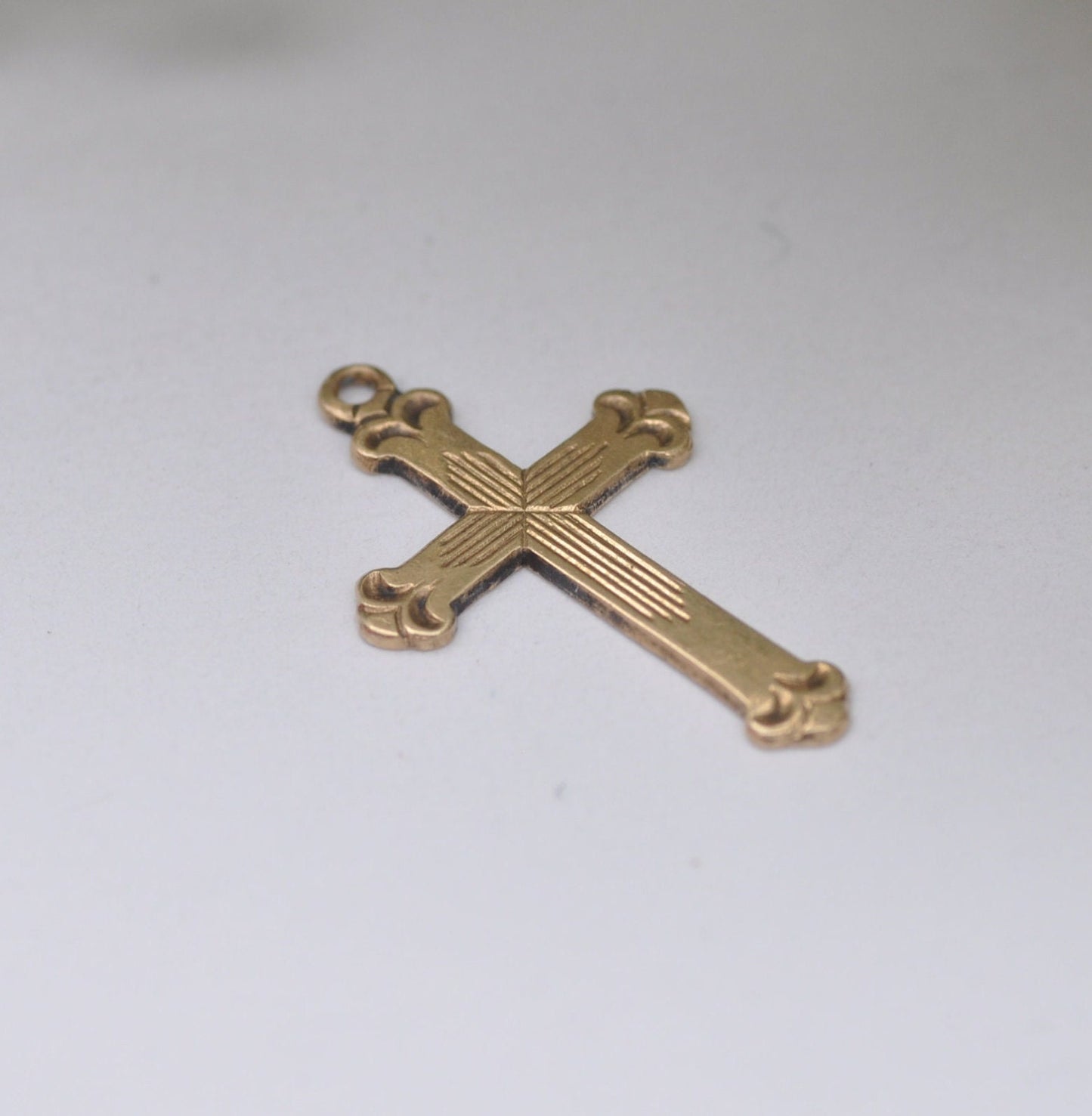 Vintage 9ct Gold Cross Pendant with Engraved Design