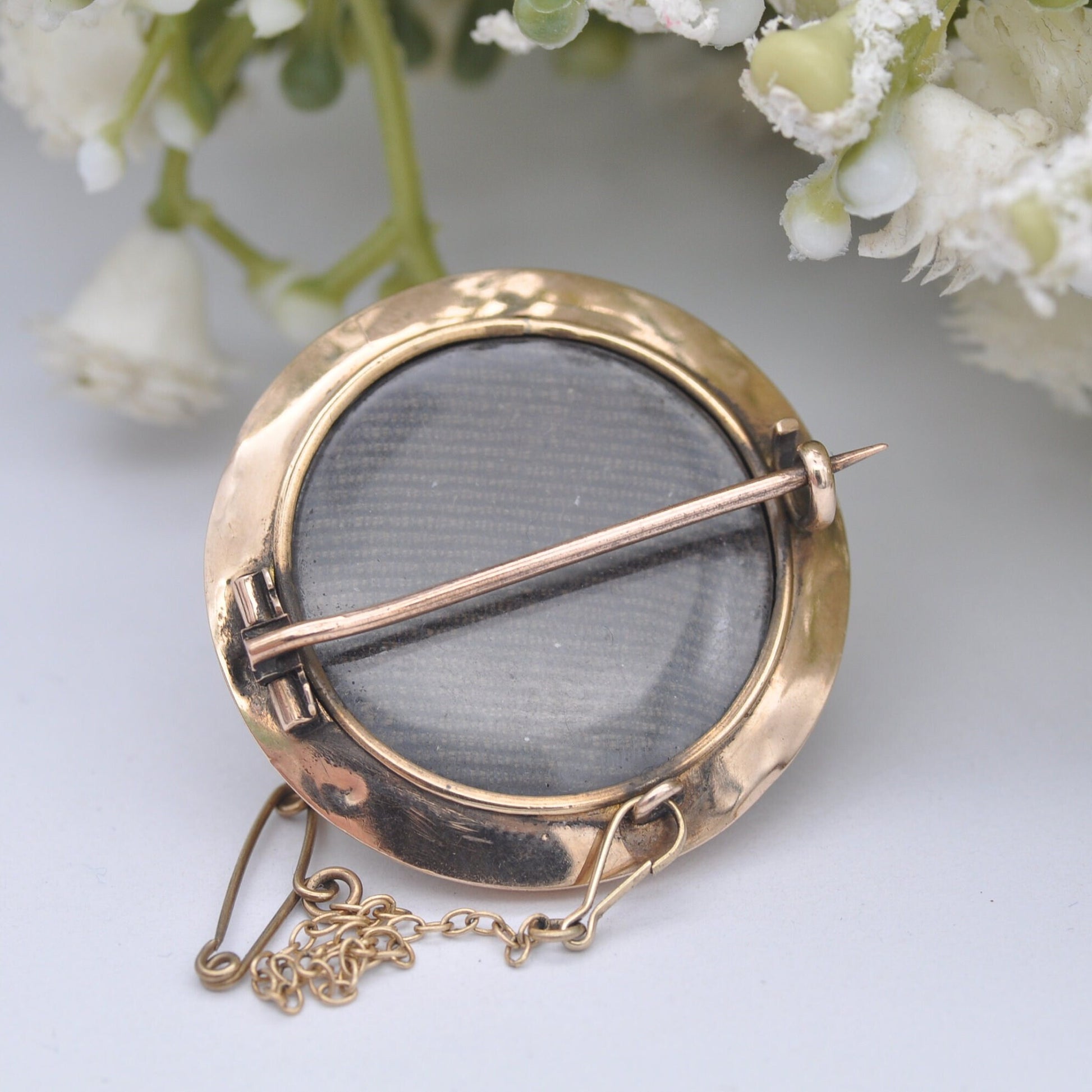 Antique Victorian 9ct Gold Mourning Brooch - Secret Locket Back | Etruscan Revival