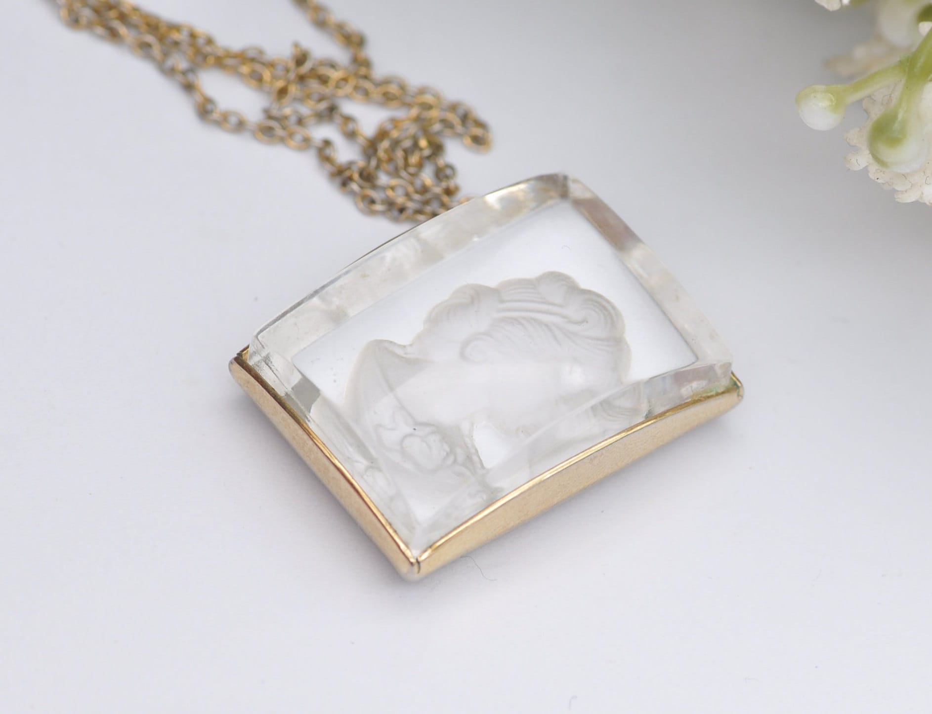 Vintage Sarah Coventry Reverse Carved Cameo Pendant Necklace