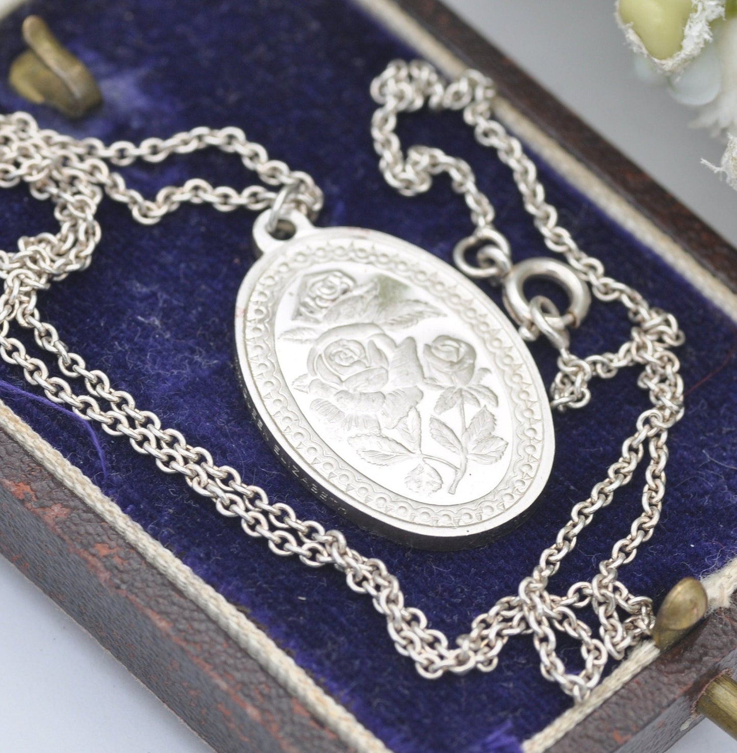 Vintage Sterling Silver Elizabeth Queen Mother 1980 Pendant Necklace - Franklin Mint Silver Collectable