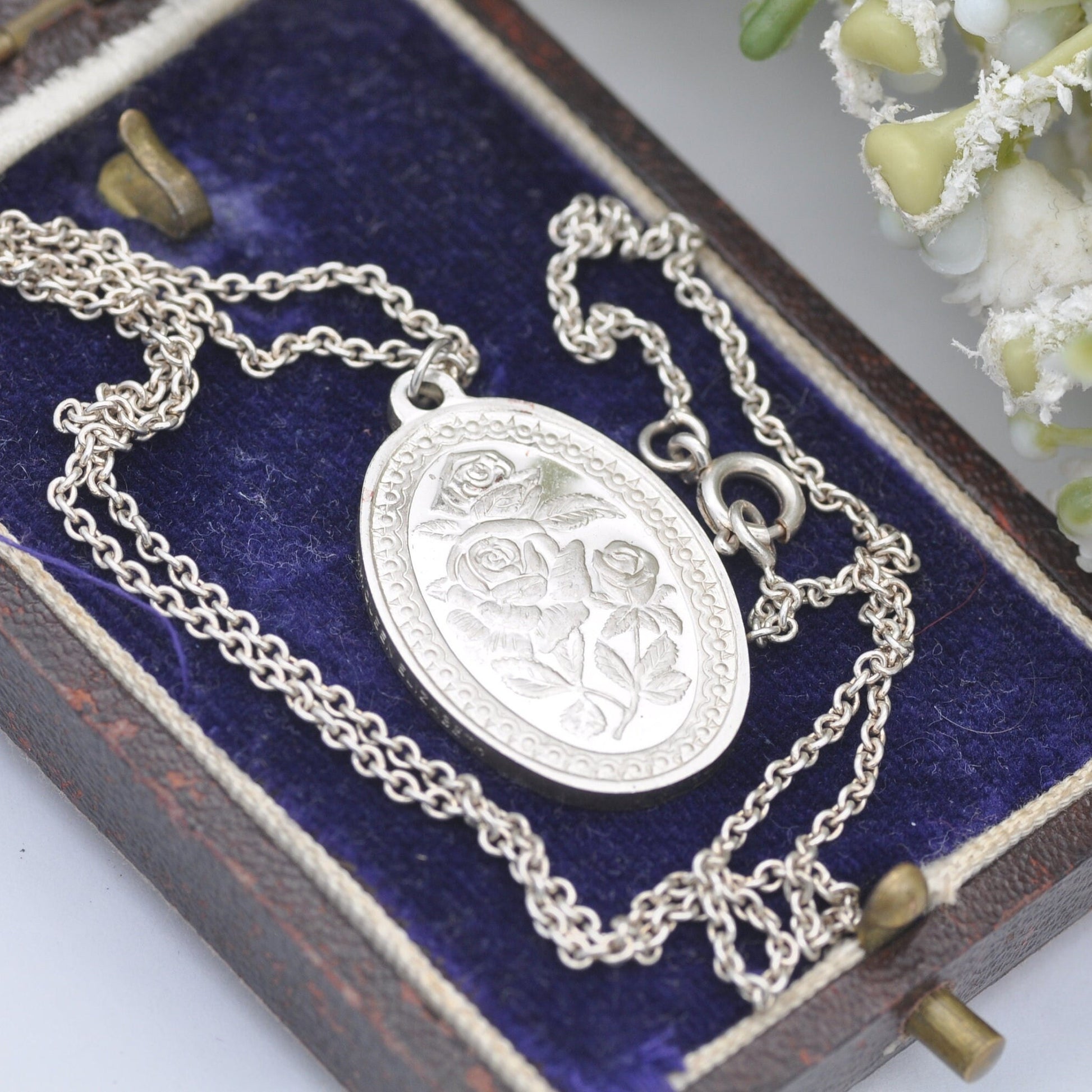 Vintage Sterling Silver Elizabeth Queen Mother 1980 Pendant Necklace - Franklin Mint Silver Collectable