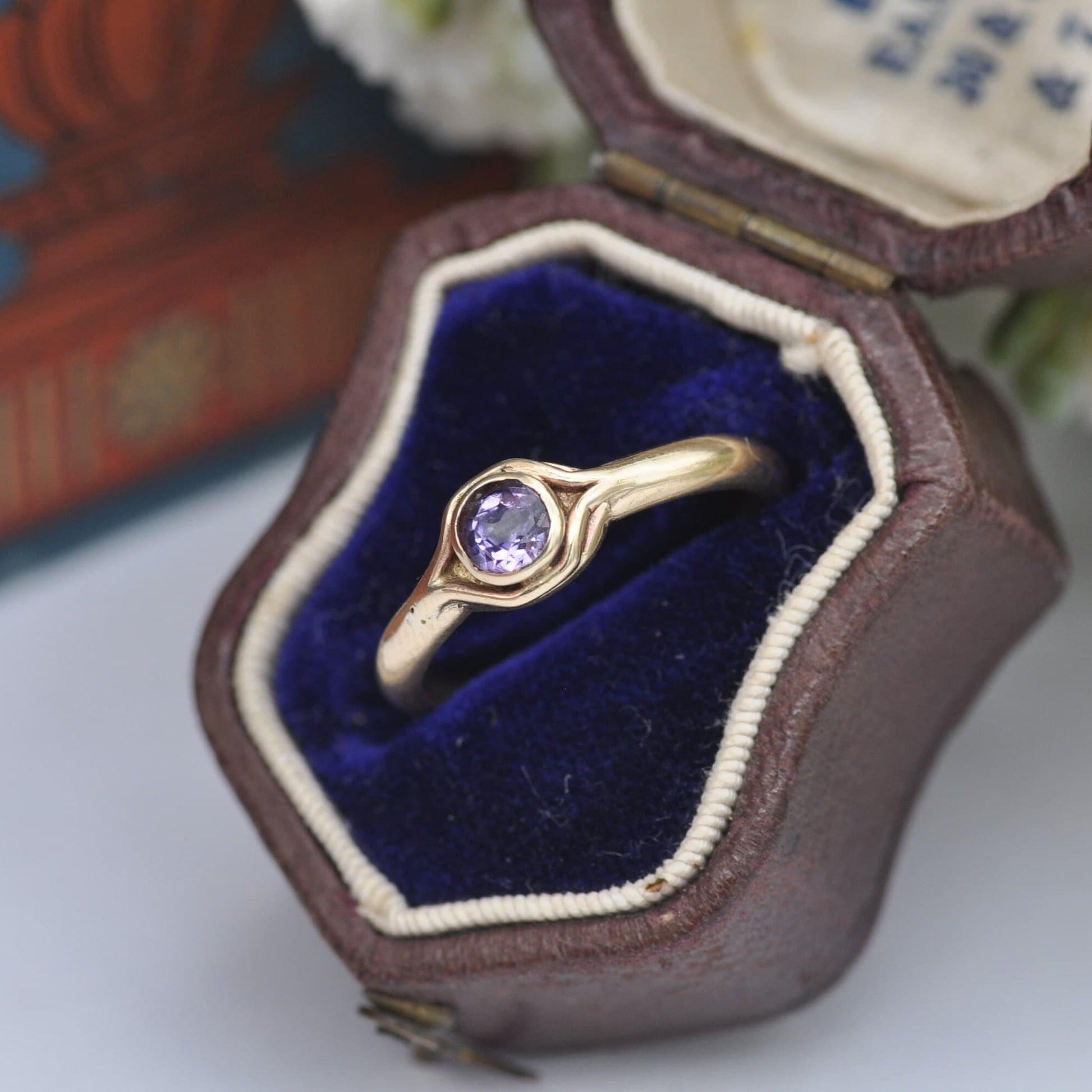 Vintage 9ct Gold Amethyst Solitaire Ring - Everyday Gold Band | UK Size - J 1/2 | US Size - 4 3/4