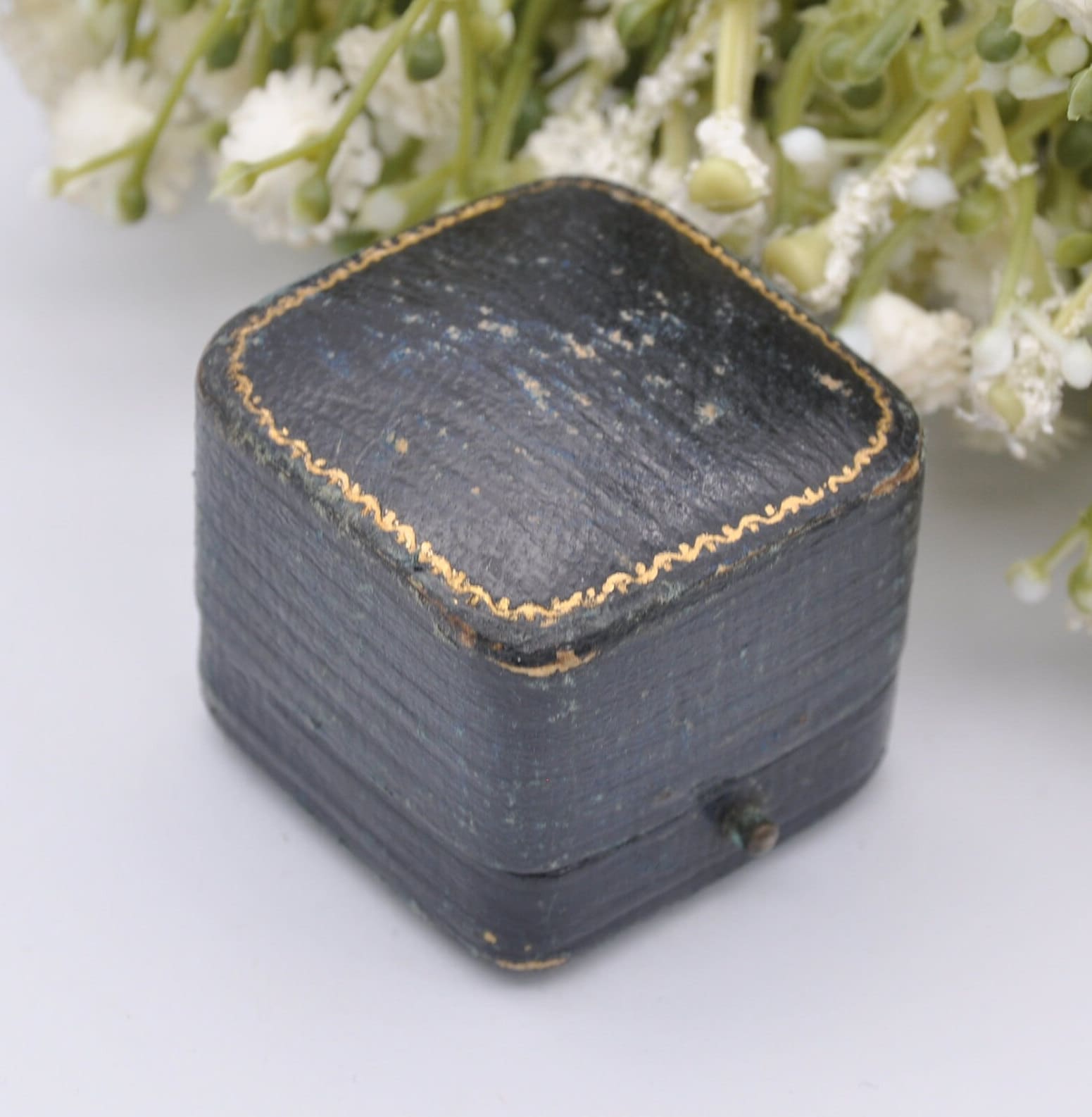 Antique Leather Ring Box - Jay's 366 Essex Road London Jewellers | Silk and Velvet Lined