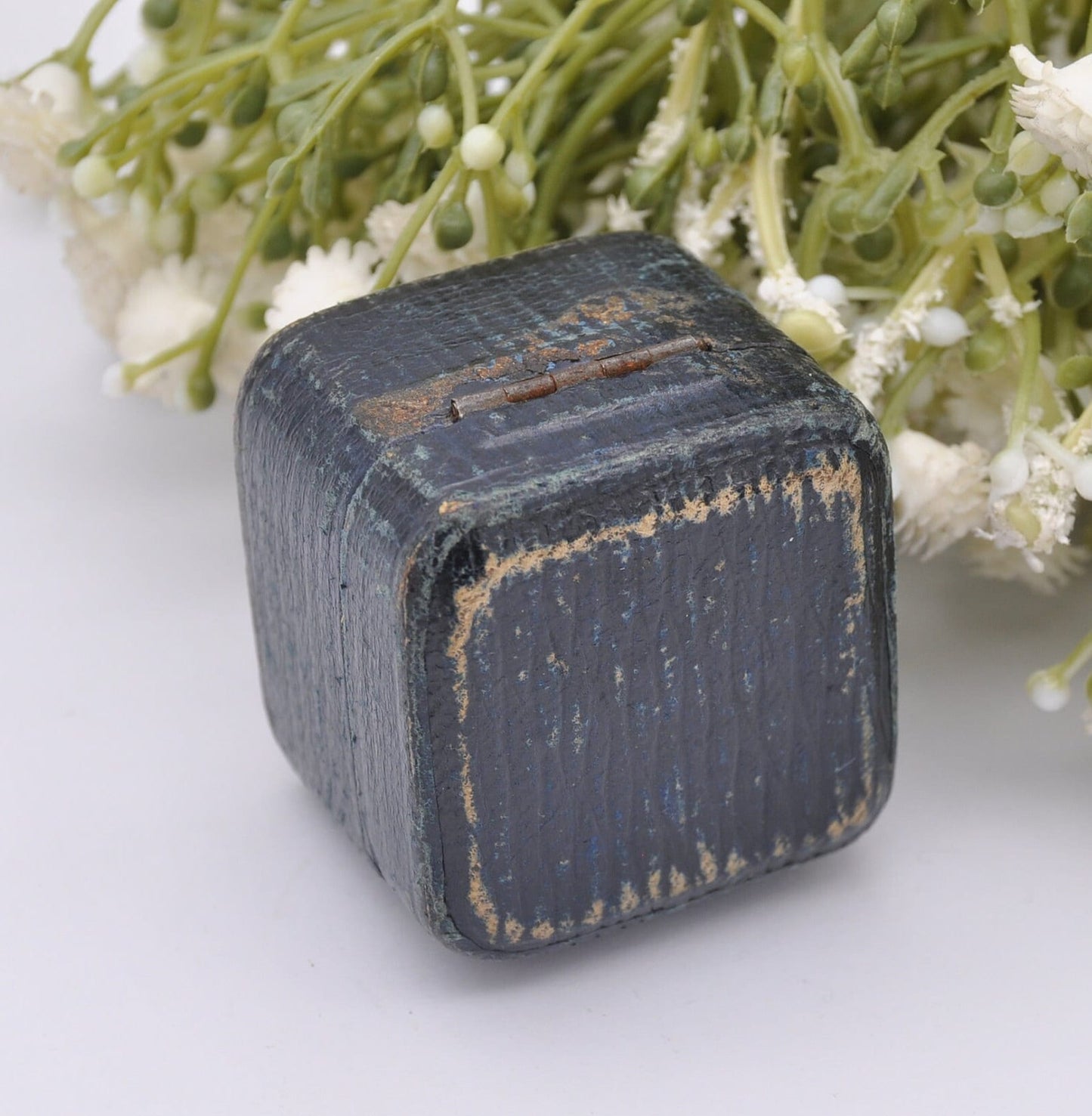 Antique Leather Ring Box - Jay's 366 Essex Road London Jewellers | Silk and Velvet Lined