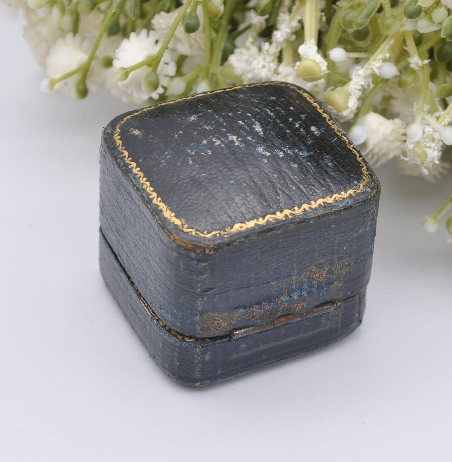 Antique Leather Ring Box - Jay's 366 Essex Road London Jewellers | Silk and Velvet Lined