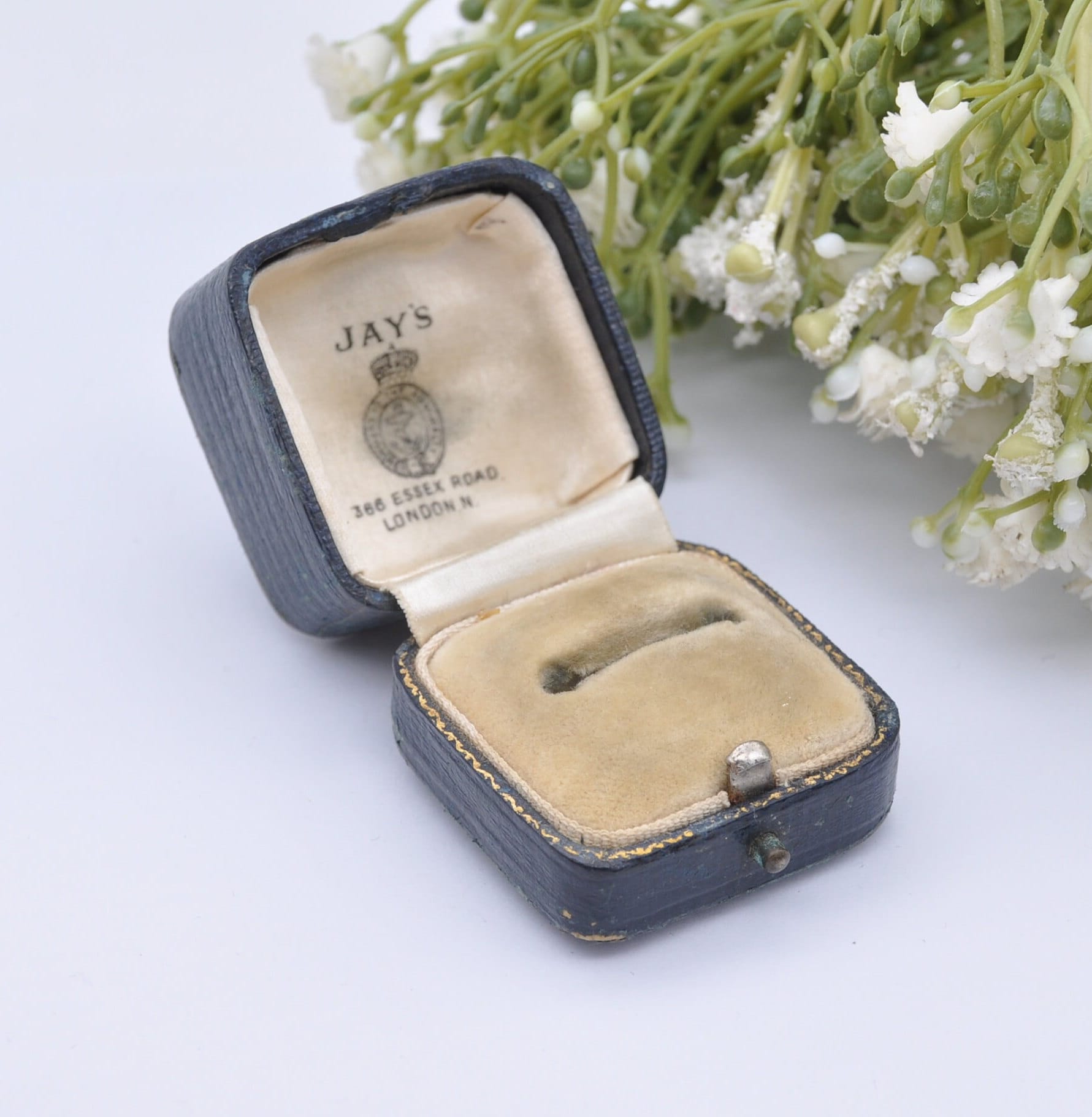 Antique Leather Ring Box - Jay's 366 Essex Road London Jewellers | Silk and Velvet Lined