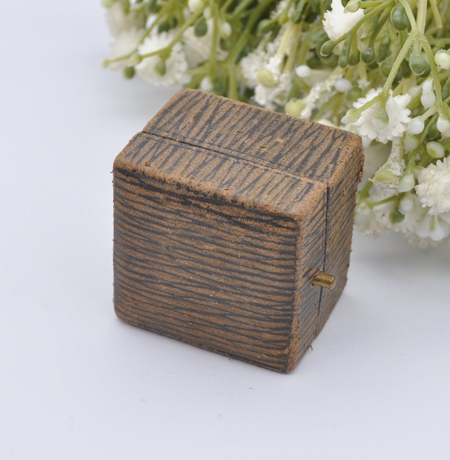 Antique Leather Ring Box with Gold Tooling - Bakers Jewel Casket Wigan Jewellers | Silk and Velvet Lined