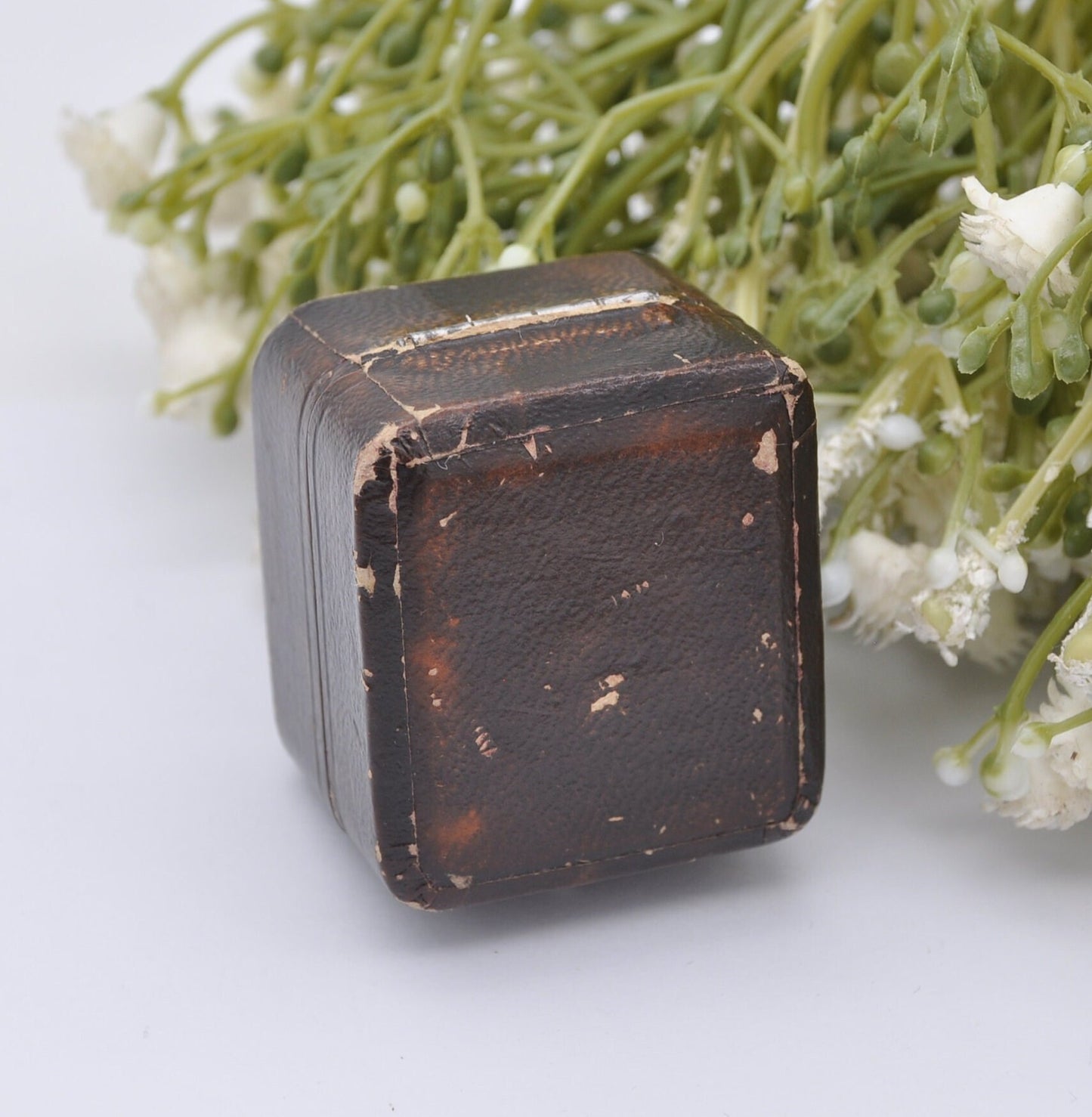 Vintage Leather Ring Box - W. Hinds London Jewellers | Silk and Velvet Lined