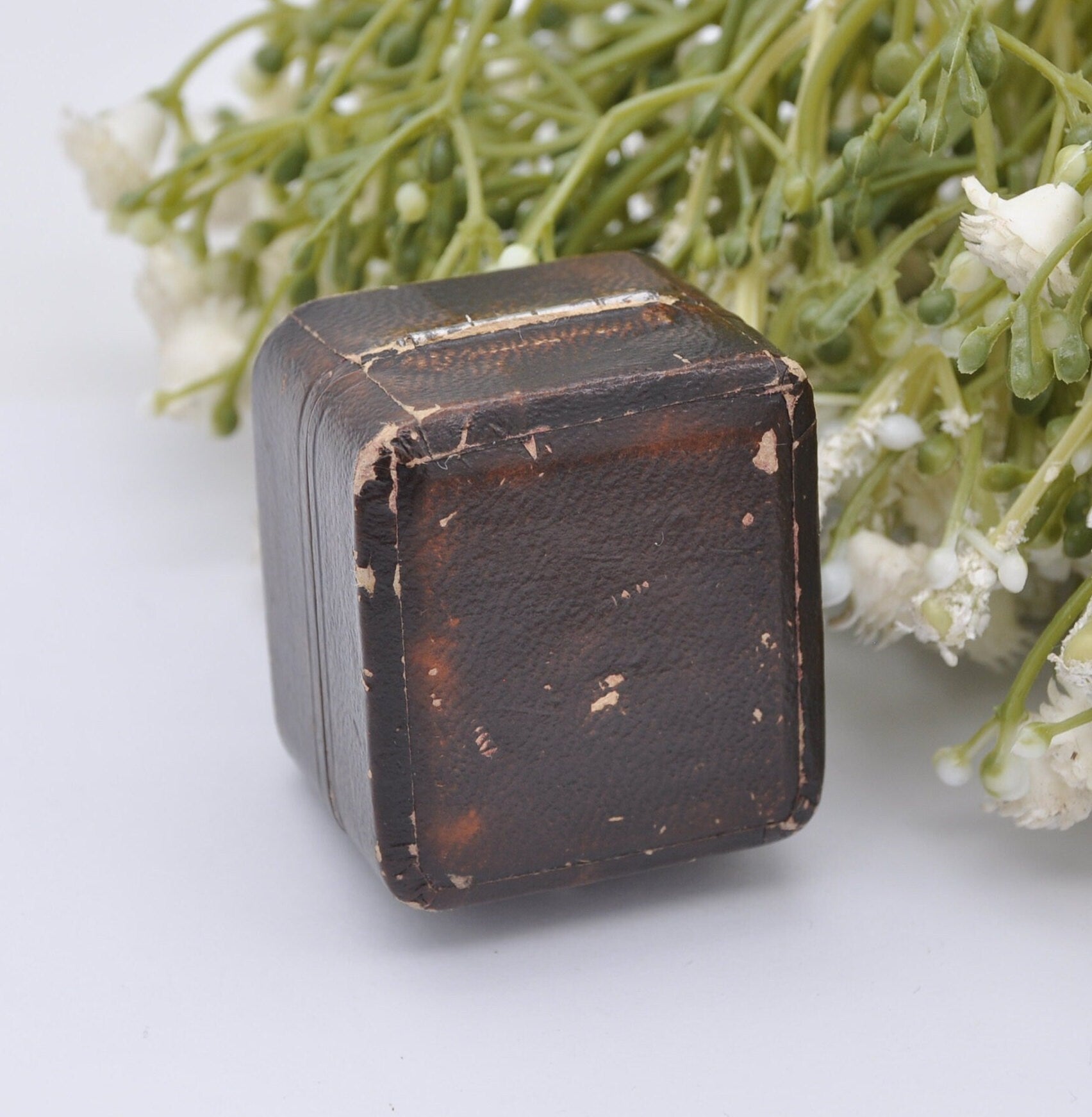 Vintage Leather Ring Box - W. Hinds London Jewellers | Silk and Velvet Lined