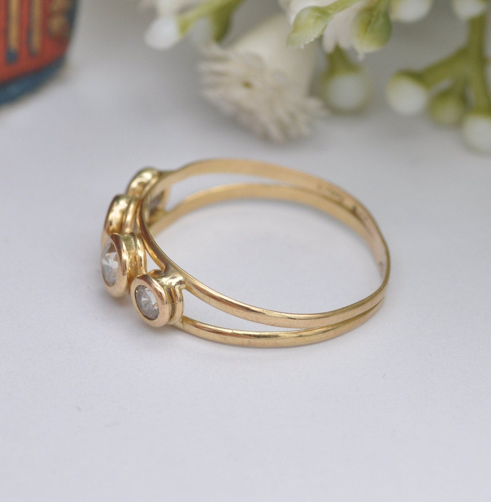 Vintage 18ct Gold Four Stone Split Band Ring