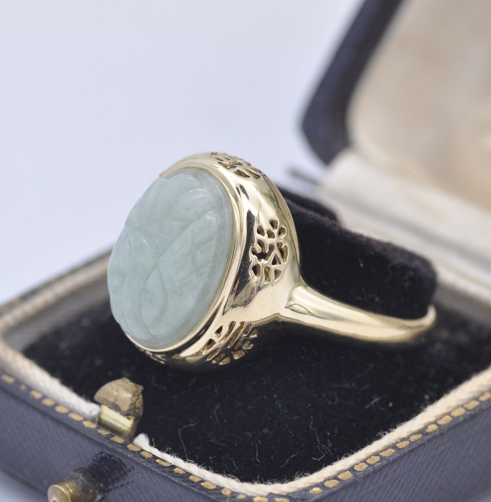 Chinese 14ct Gold Carved Jade Ring