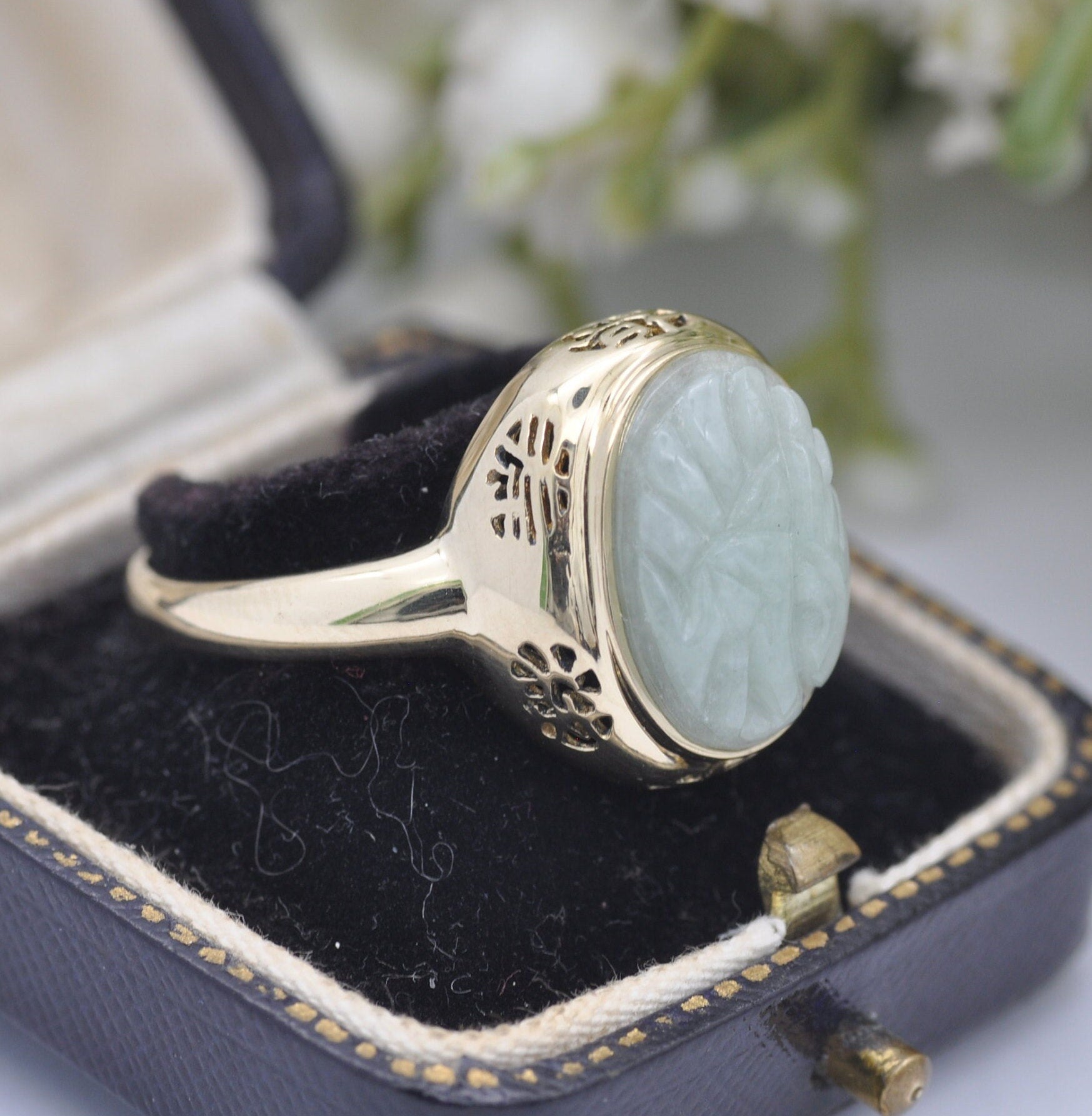 Chinese 14ct Gold Carved Jade Ring