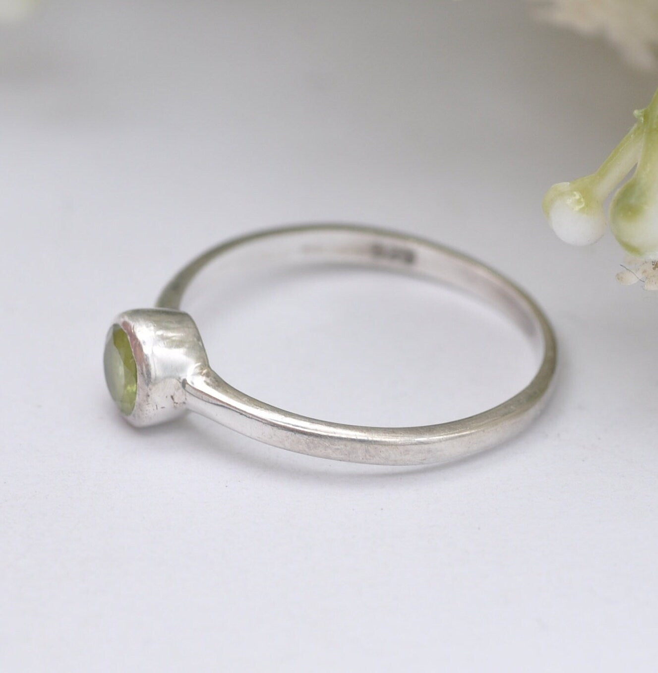 Sterling Silver Peridot Solitaire Ring - UK Size - P | US Size - 7 3/4