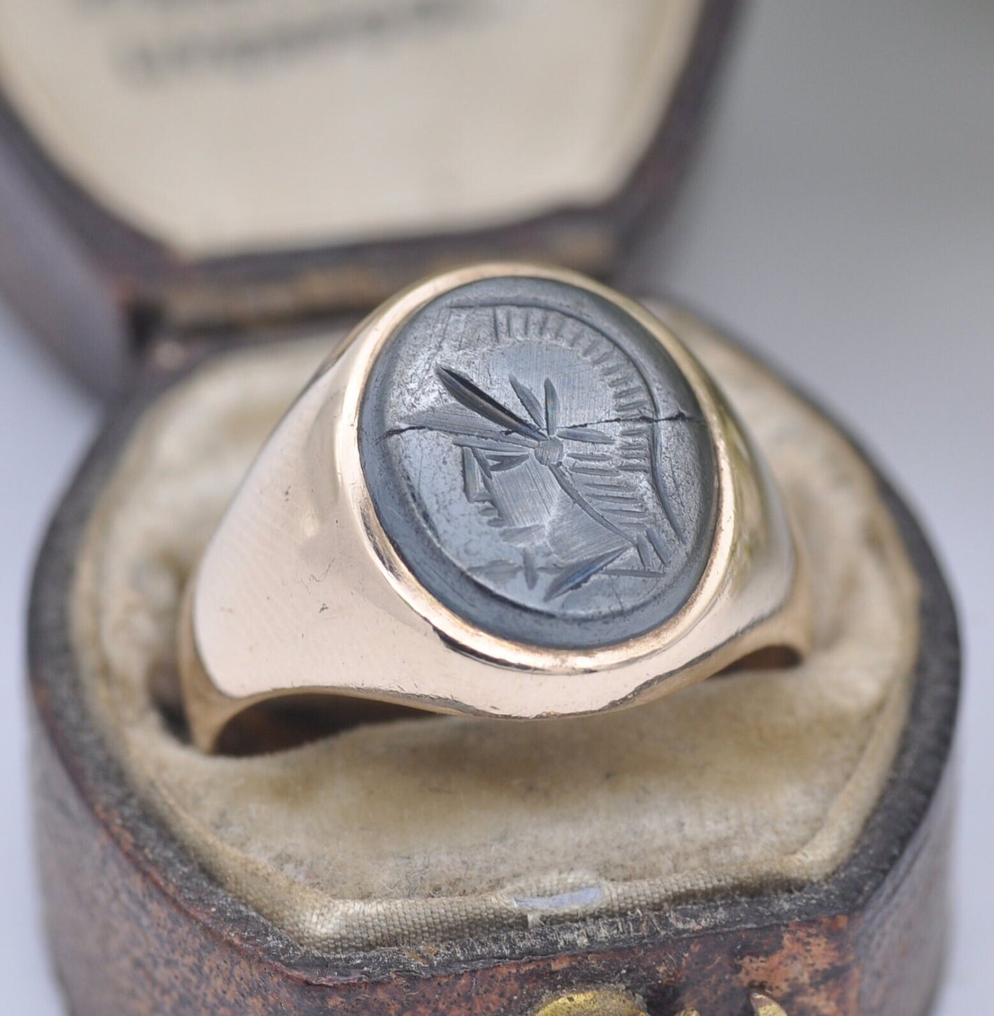 Vintage 9ct Gold Hematite Intaglio Signet Ring 1964 - Roman Soldier | UK Size - R | US Size - 8 3/4