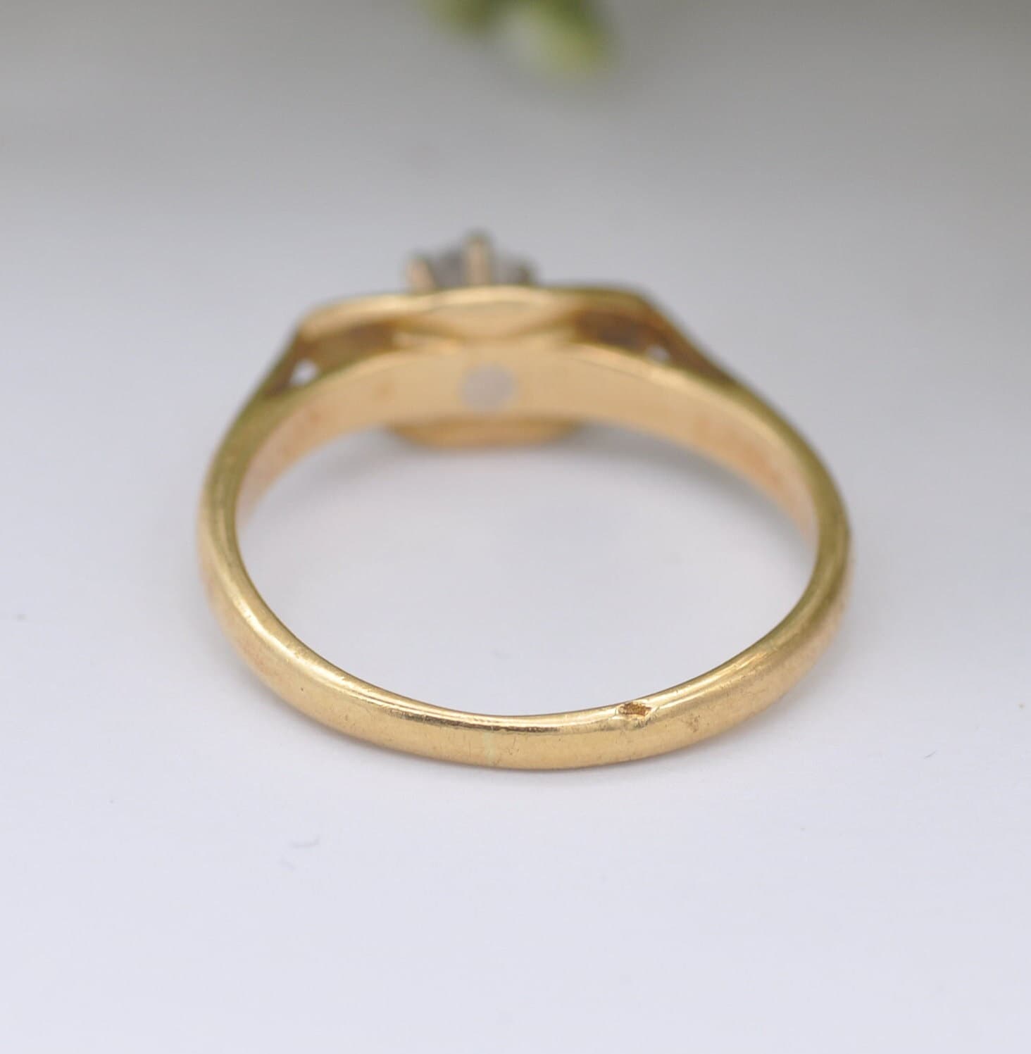 Vintage 18ct Gold Diamond Solitaire Engagement Ring - Unusual Shape | Curved Band | UK Size - L | US Size - 5 3/4