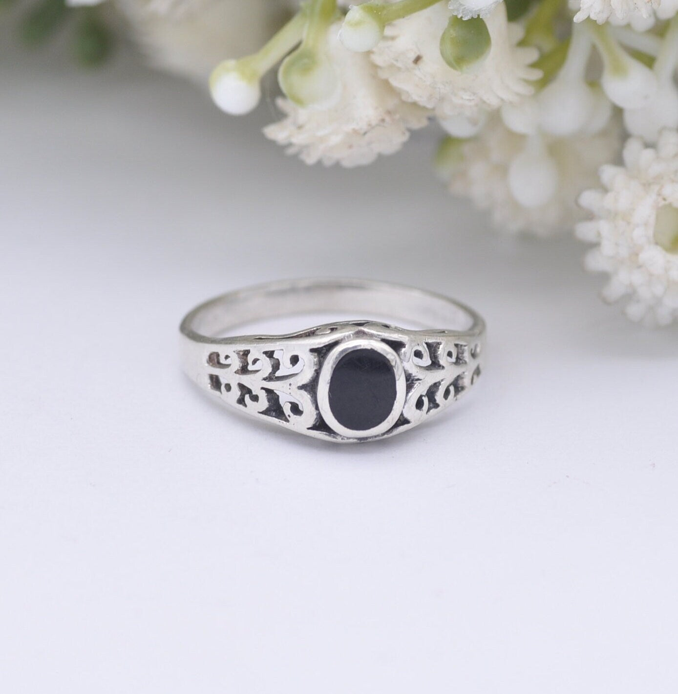 Vintage Sterling Silver Onyx Ring - Openwork Scrolling Shoulders | UK Size - O | US Size - 7