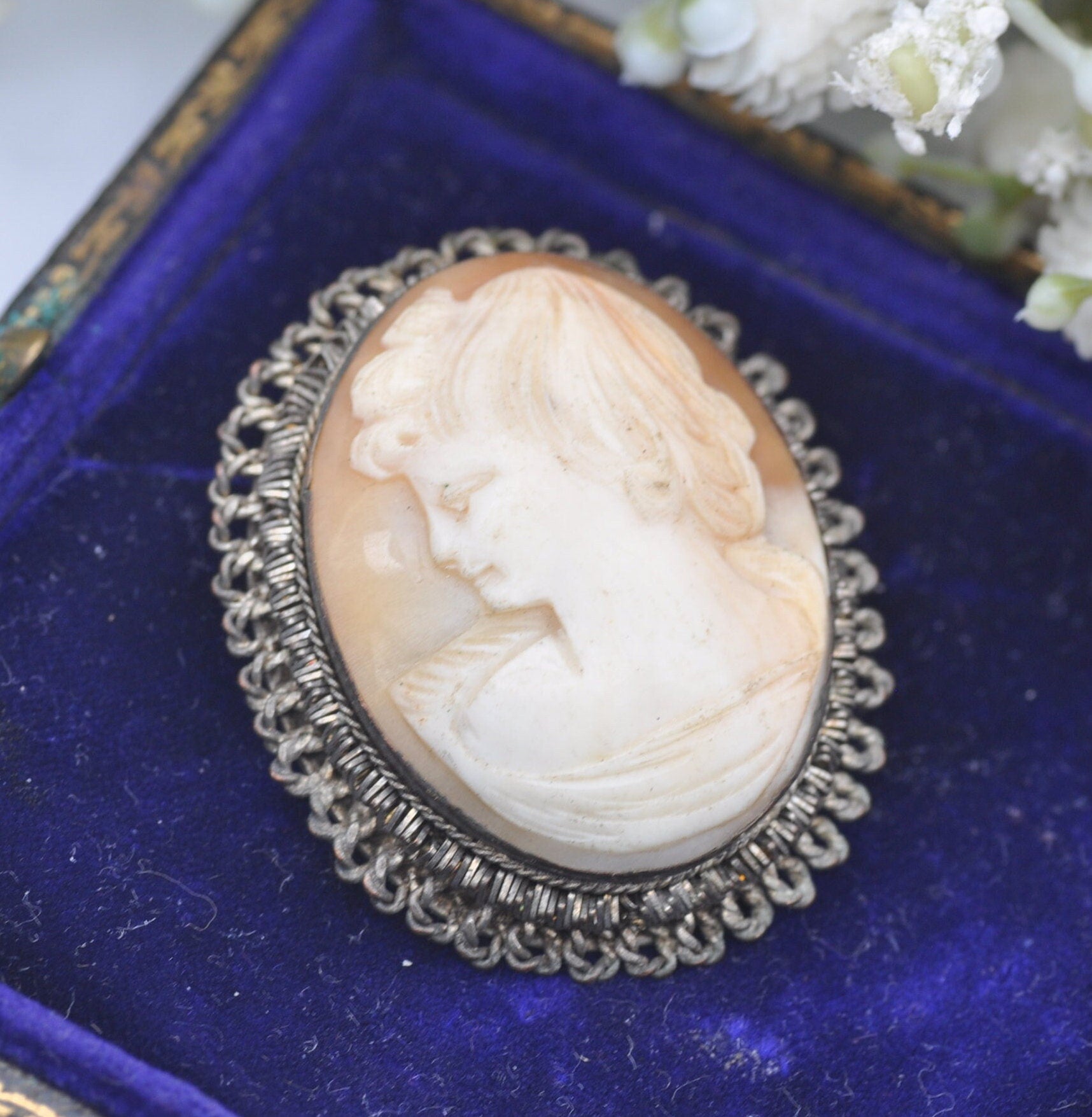 Vintage Cameo Brooch - Shell Woman Portrait