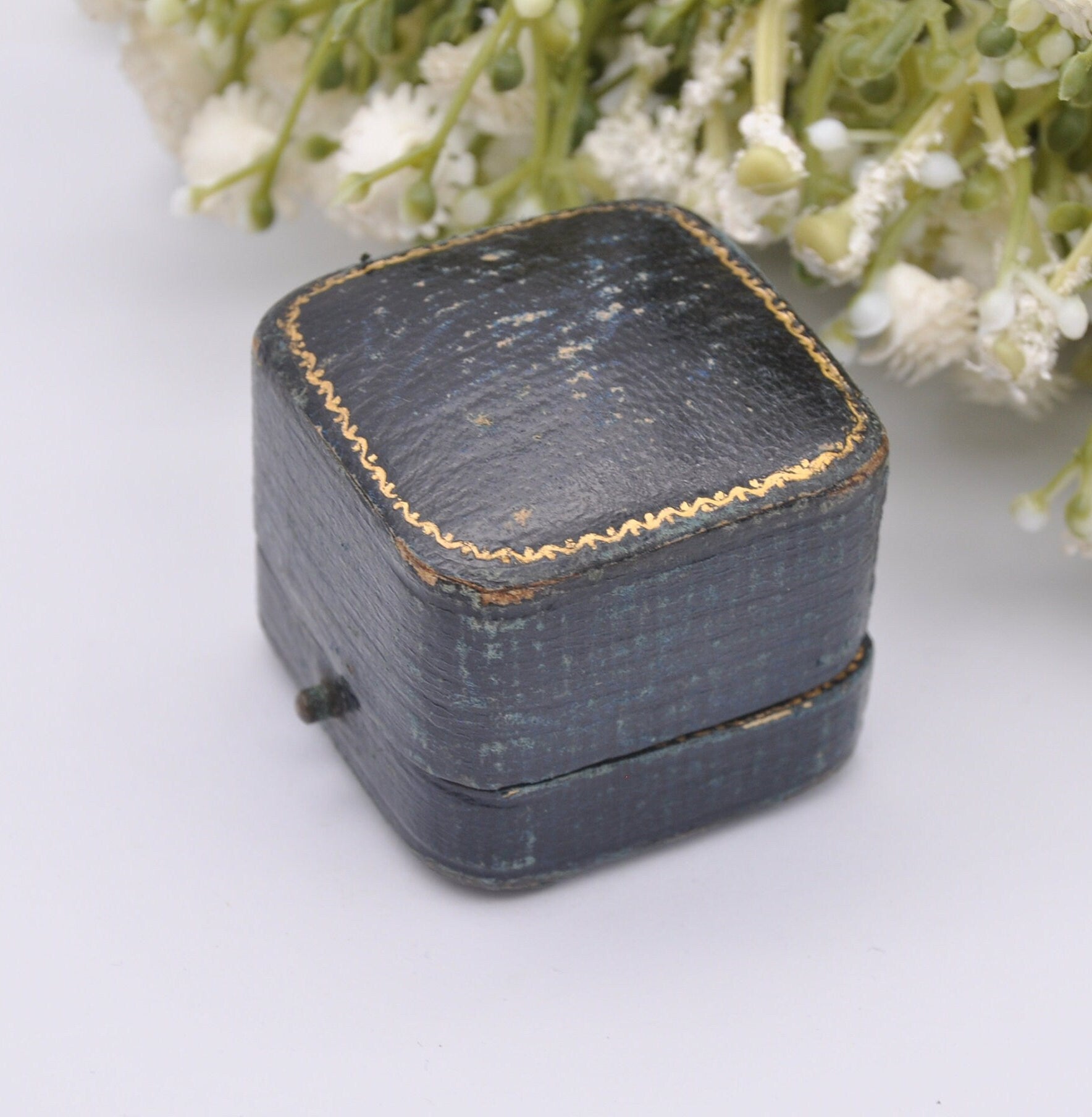 Antique Leather Ring Box - Jay's 366 Essex Road London Jewellers | Silk and Velvet Lined