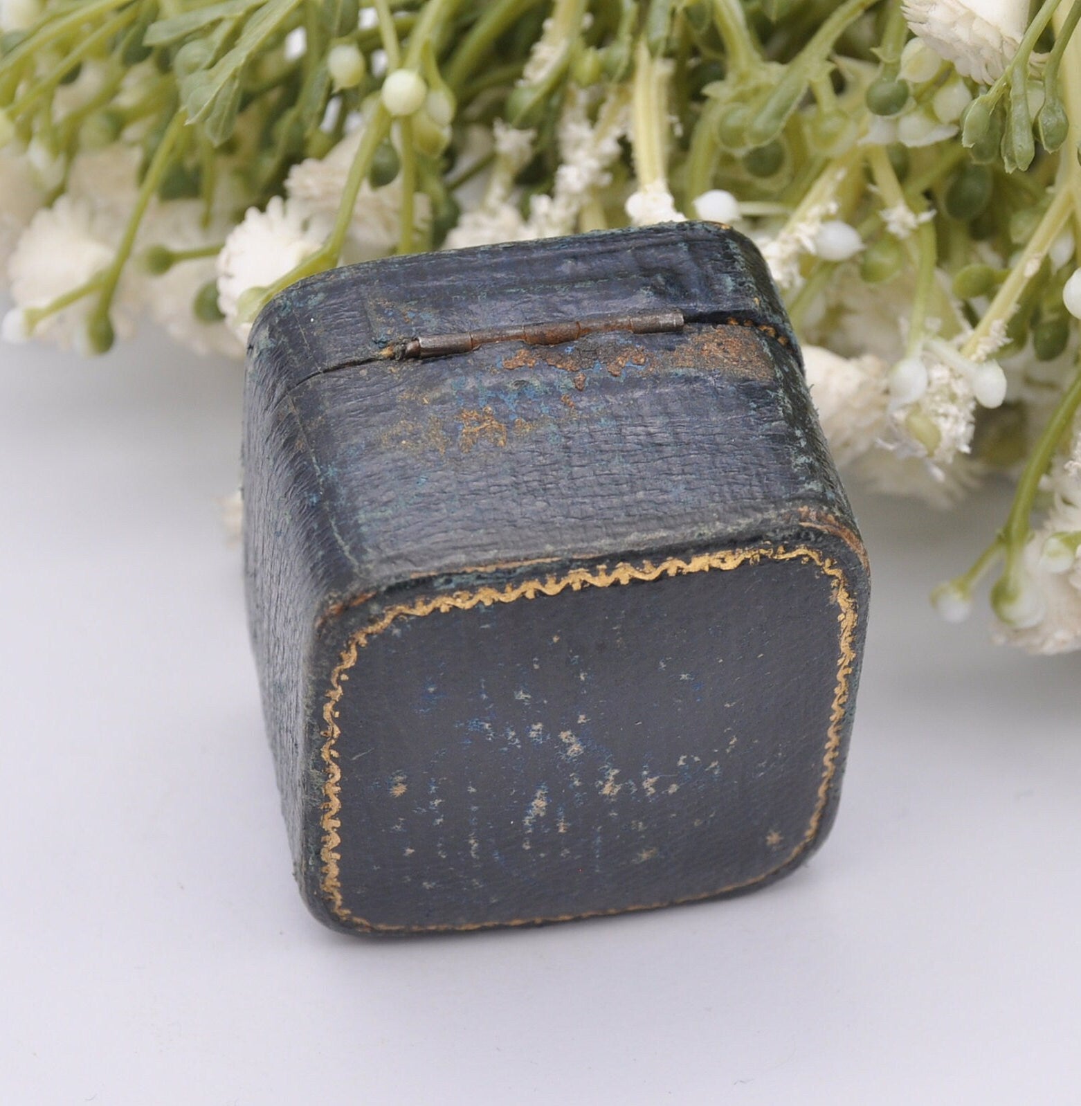 Antique Leather Ring Box - Jay's 366 Essex Road London Jewellers | Silk and Velvet Lined