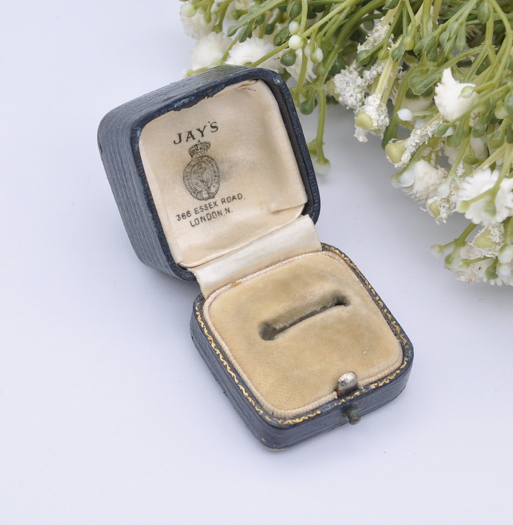 Antique Leather Ring Box - Jay's 366 Essex Road London Jewellers | Silk and Velvet Lined